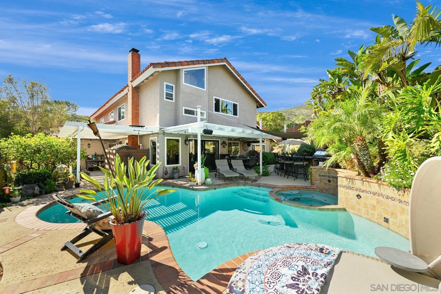 Detail Gallery Image 5 of 41 For 14265  Manzella, San Diego,  CA 92129 - 5 Beds | 3 Baths