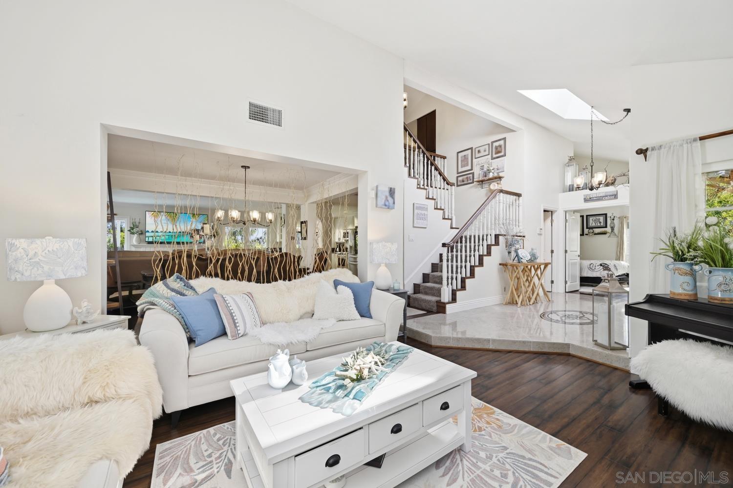 Detail Gallery Image 9 of 41 For 14265  Manzella, San Diego,  CA 92129 - 5 Beds | 3 Baths