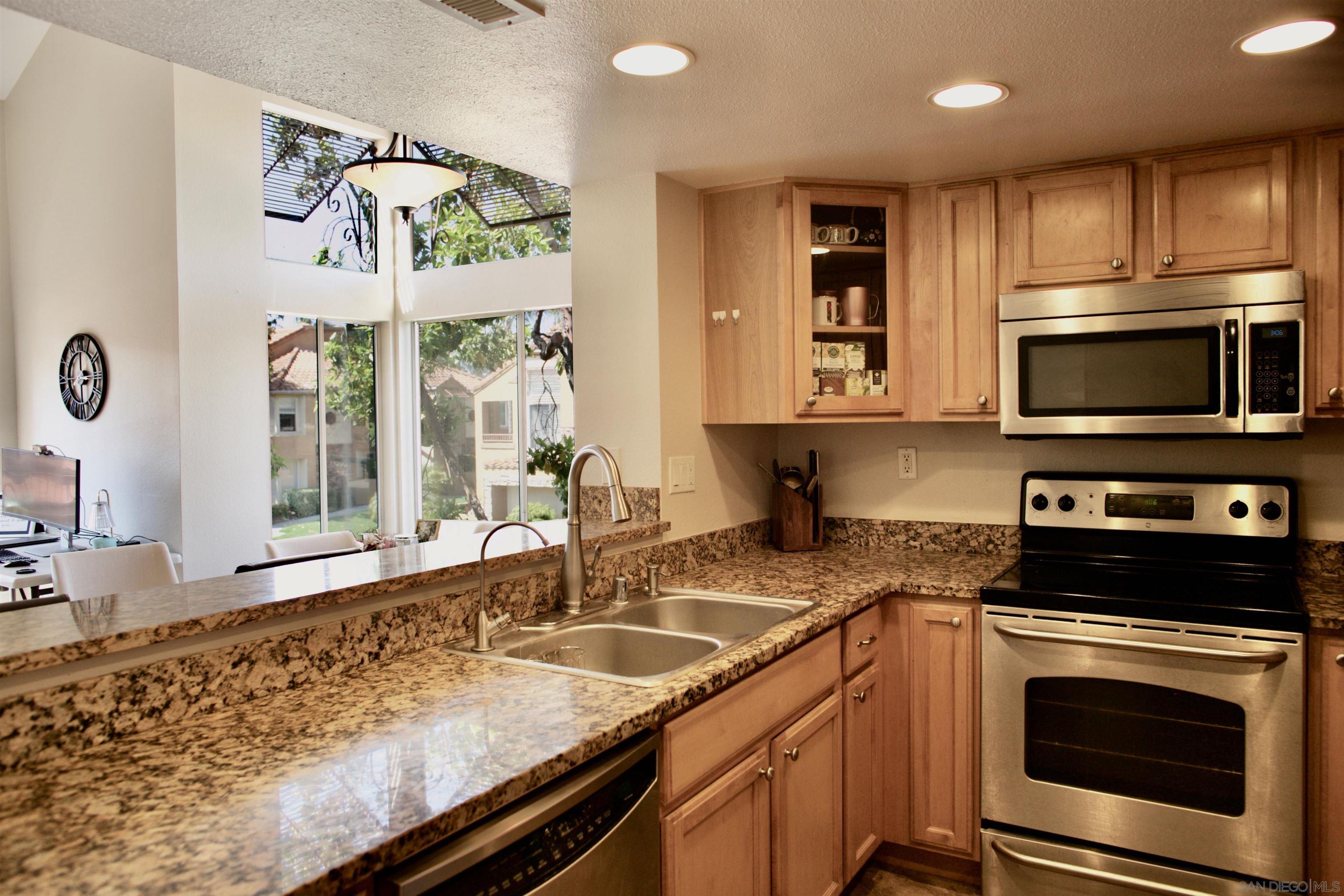 Detail Gallery Image 15 of 32 For 15283  Maturin Dr  #71,  San Diego,  CA 92127 - 2 Beds | 2 Baths