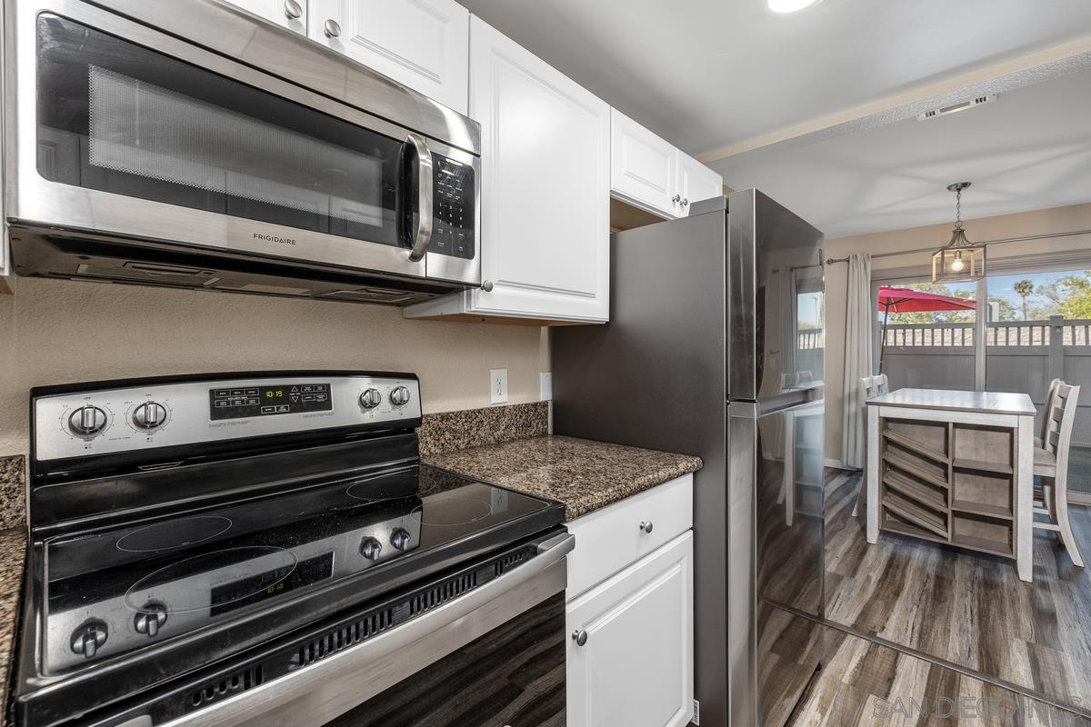 Detail Gallery Image 3 of 28 For 8860  Tamberly  #C,  Santee,  CA 92071 - 2 Beds | 1/1 Baths