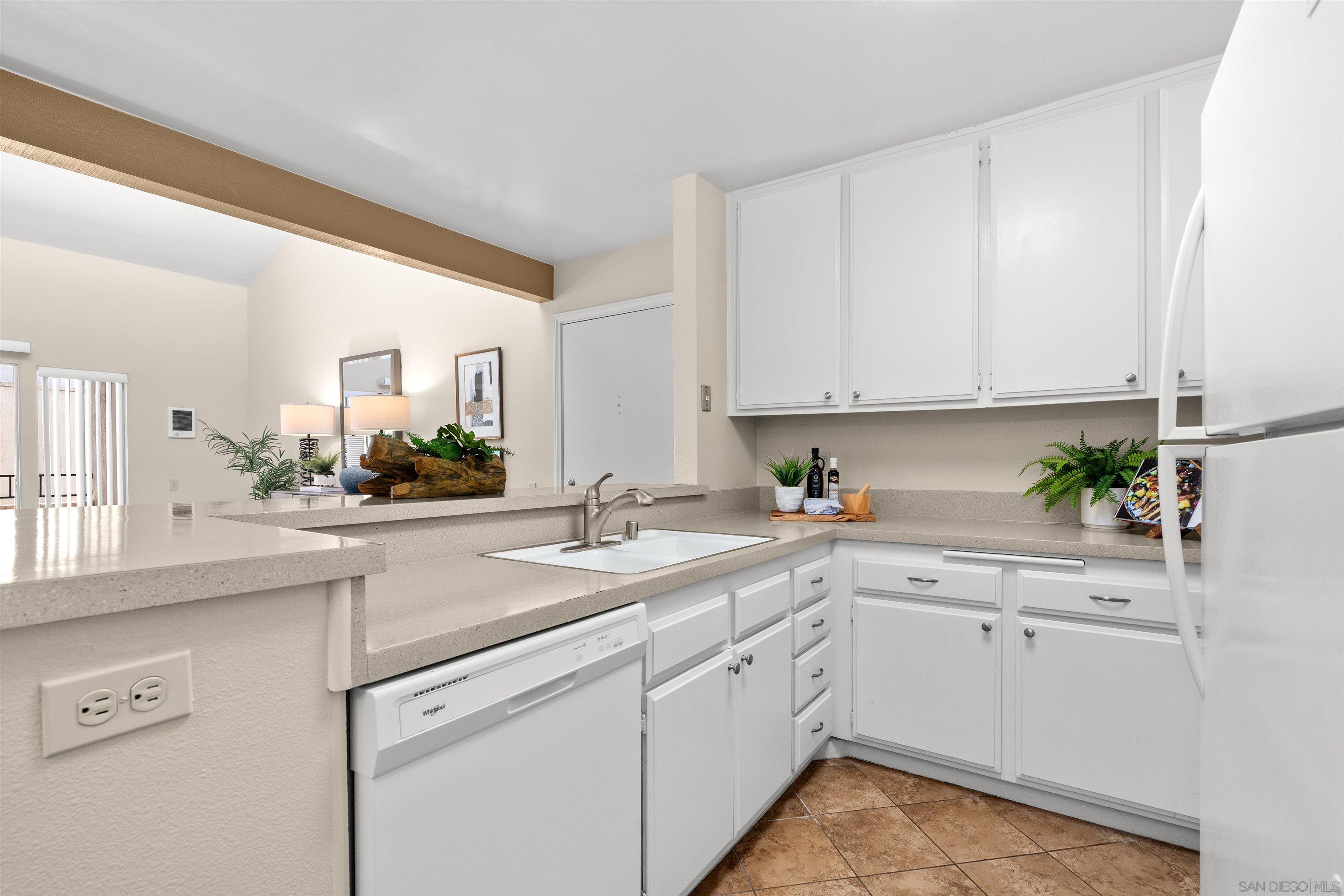 Detail Gallery Image 17 of 57 For 3583  Ruffin Rd  #210,  San Diego,  CA 92123 - 3 Beds | 2 Baths