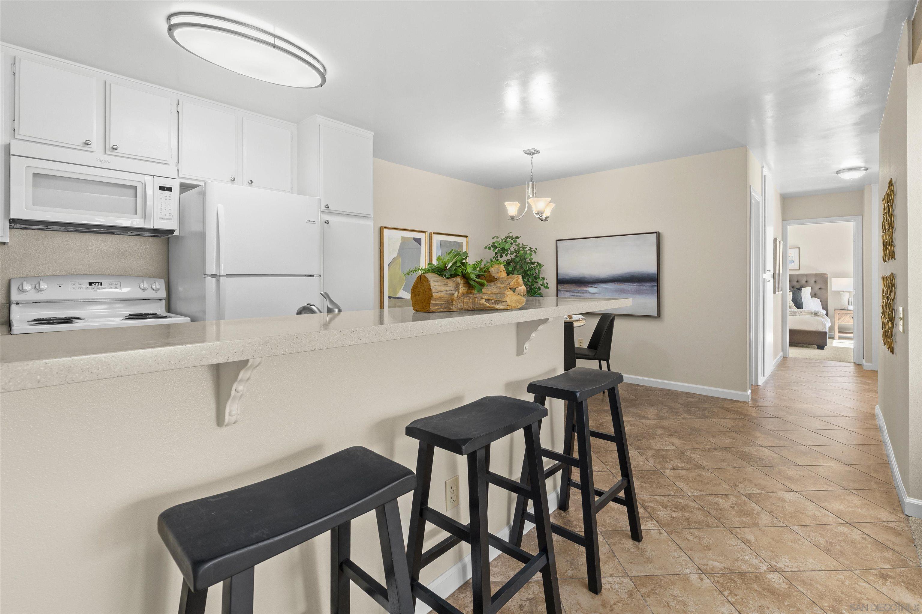 Detail Gallery Image 5 of 57 For 3583  Ruffin Rd  #210,  San Diego,  CA 92123 - 3 Beds | 2 Baths