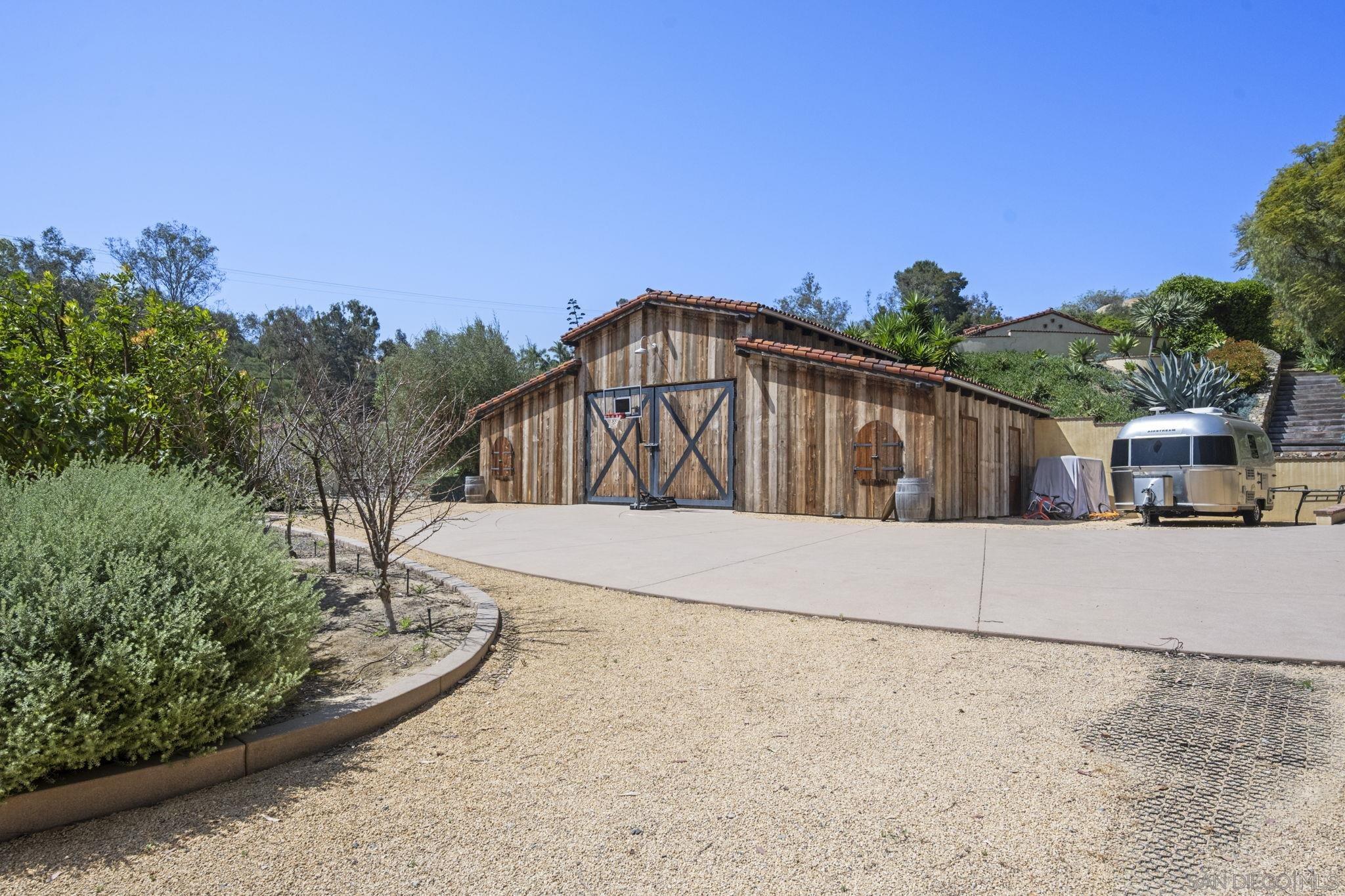 Detail Gallery Image 11 of 23 For 5616  La Sencilla, Rancho Santa Fe,  CA 92067 - 4 Beds | 5/1 Baths