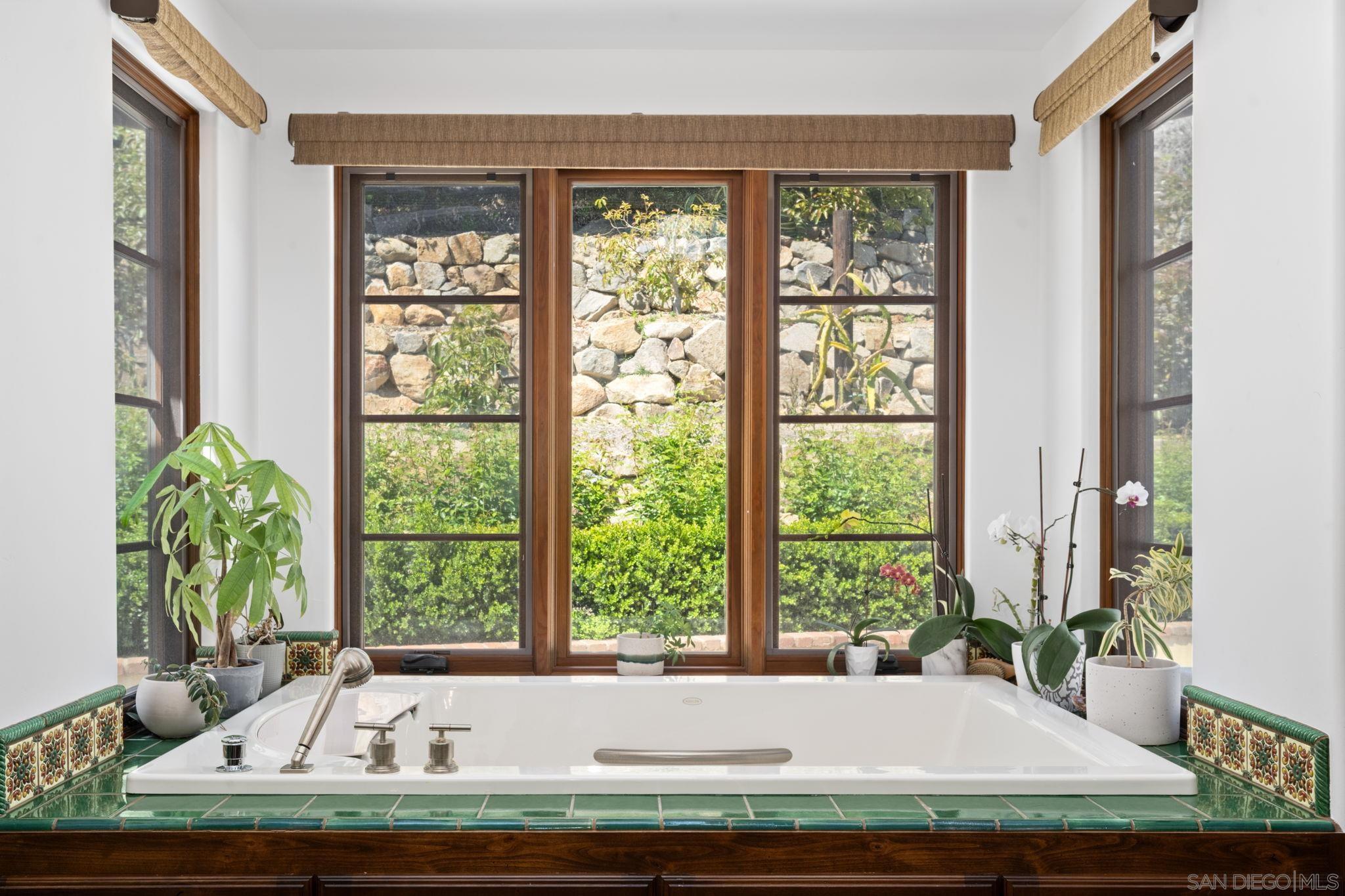 Detail Gallery Image 18 of 23 For 5616  La Sencilla, Rancho Santa Fe,  CA 92067 - 4 Beds | 5/1 Baths