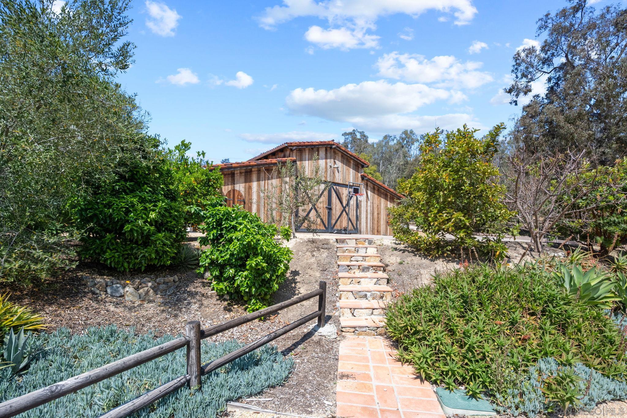 Detail Gallery Image 10 of 23 For 5616  La Sencilla, Rancho Santa Fe,  CA 92067 - 4 Beds | 5/1 Baths