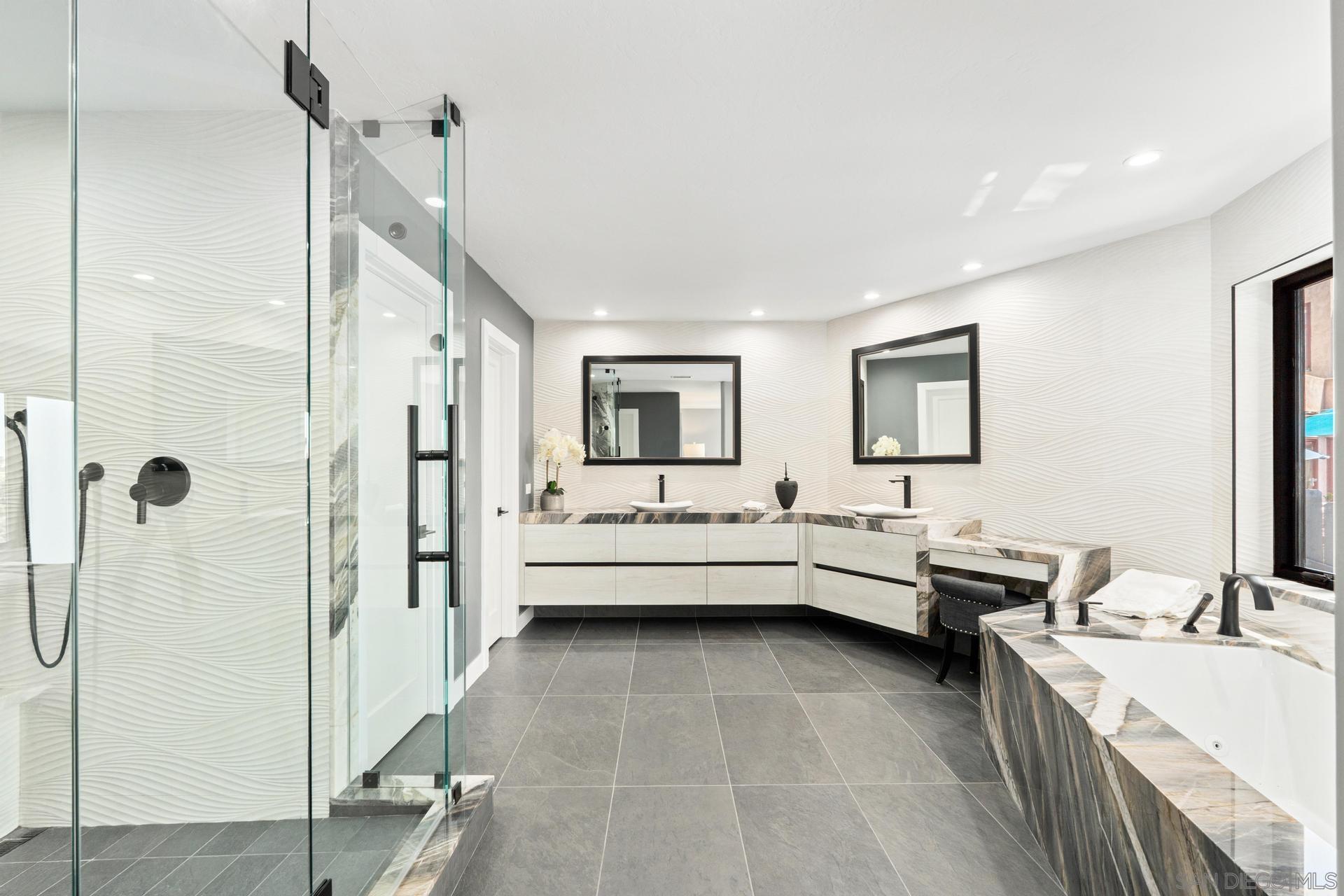 Detail Gallery Image 11 of 22 For 1695  Neale St, San Diego,  CA 92103 - 3 Beds | 2/1 Baths