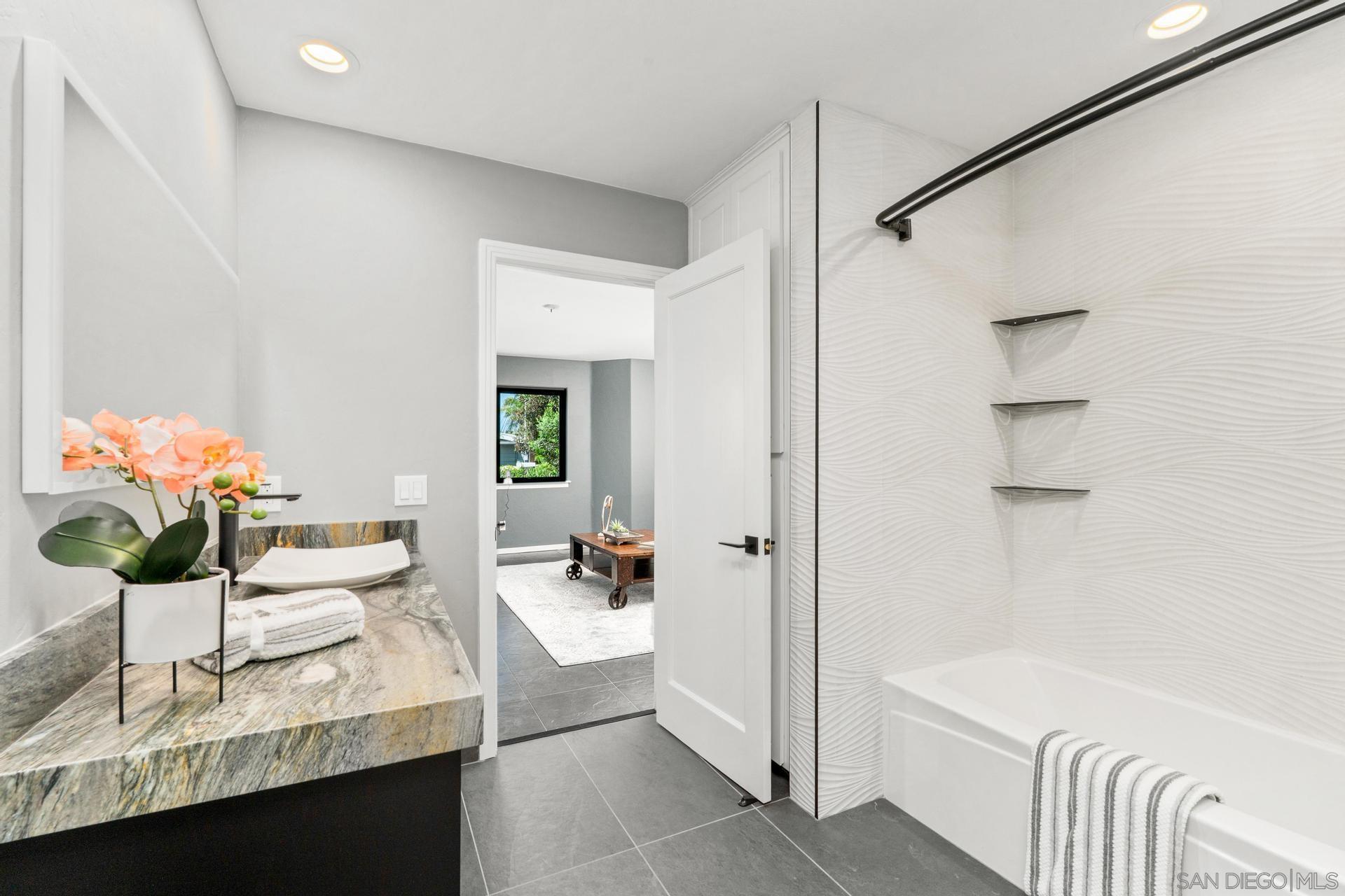 Detail Gallery Image 15 of 22 For 1695  Neale St, San Diego,  CA 92103 - 3 Beds | 2/1 Baths