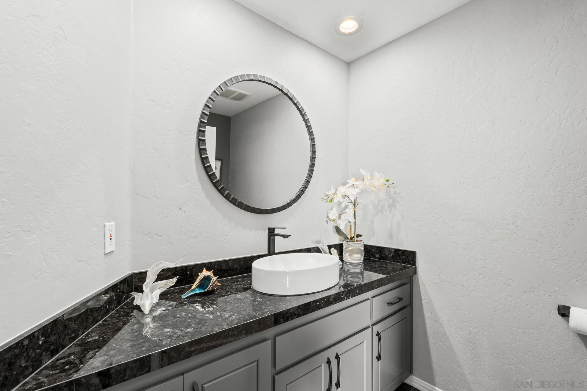 Detail Gallery Image 19 of 22 For 1695  Neale St, San Diego,  CA 92103 - 3 Beds | 2/1 Baths
