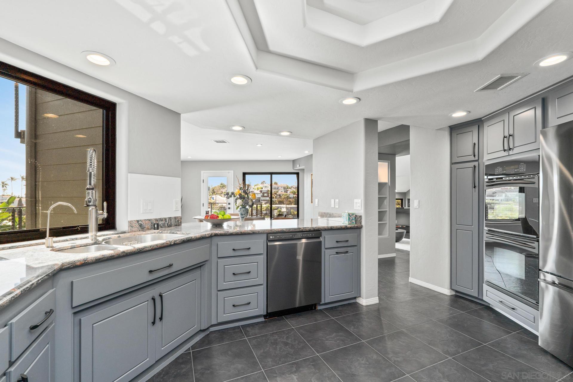 Detail Gallery Image 6 of 22 For 1695  Neale St, San Diego,  CA 92103 - 3 Beds | 2/1 Baths