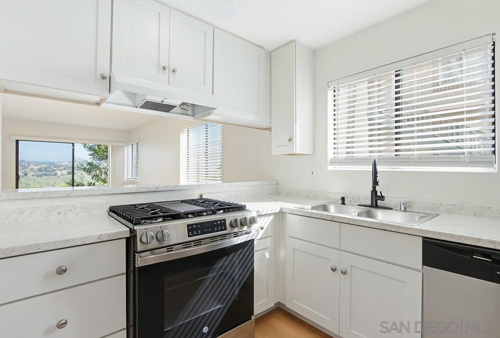 Detail Gallery Image 5 of 35 For 32024  Del Cielo Oeste  #19,  Bonsall,  CA 92003 - 2 Beds | 2 Baths