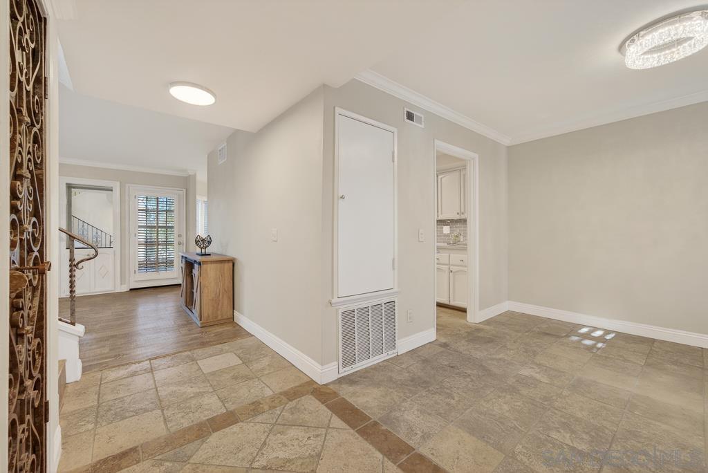 Detail Gallery Image 12 of 69 For 12242  Paseo Lucido  B, San Diego,  CA 92128 - 4 Beds | 3 Baths