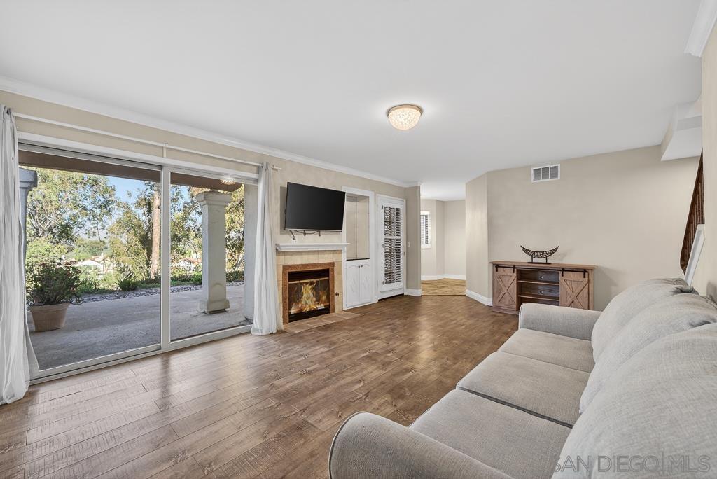 Detail Gallery Image 14 of 69 For 12242  Paseo Lucido  B, San Diego,  CA 92128 - 4 Beds | 3 Baths