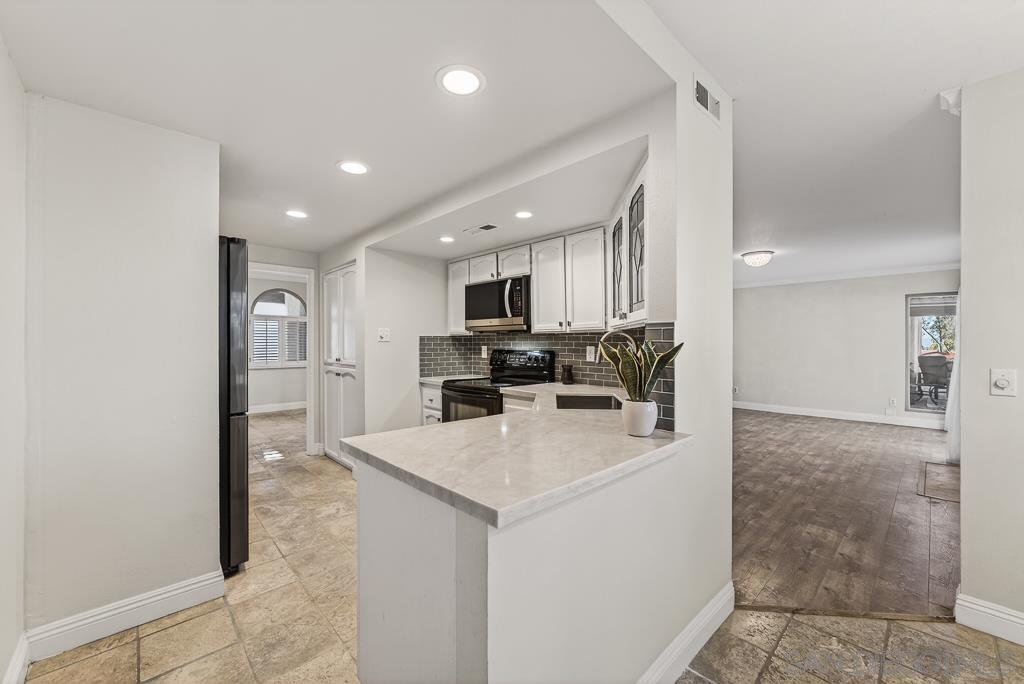 Detail Gallery Image 22 of 69 For 12242  Paseo Lucido  B, San Diego,  CA 92128 - 4 Beds | 3 Baths