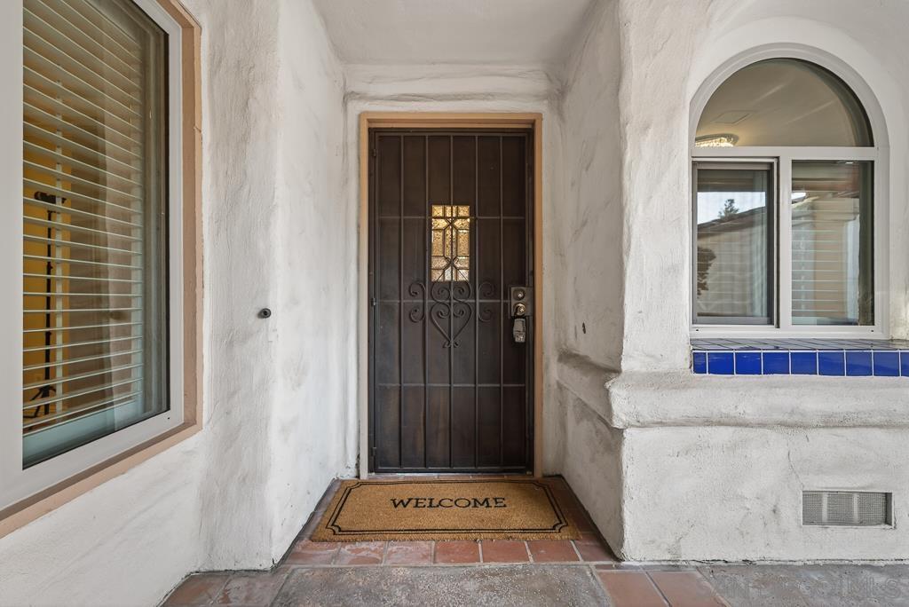 Detail Gallery Image 6 of 69 For 12242  Paseo Lucido  B, San Diego,  CA 92128 - 4 Beds | 3 Baths