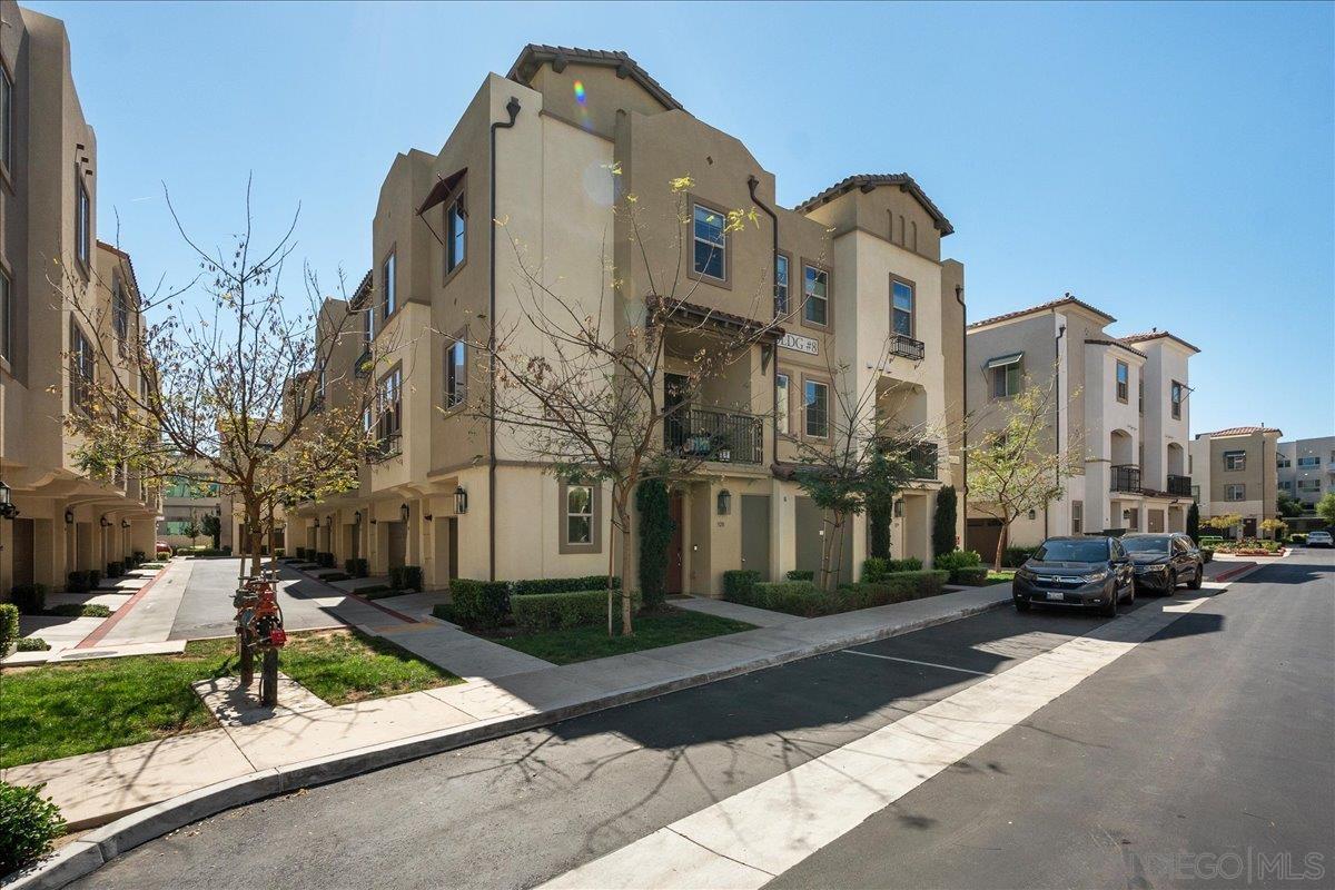 Detail Gallery Image 4 of 45 For 328  Paddle Ct, Santee,  CA 92071 - 3 Beds | 2/2 Baths