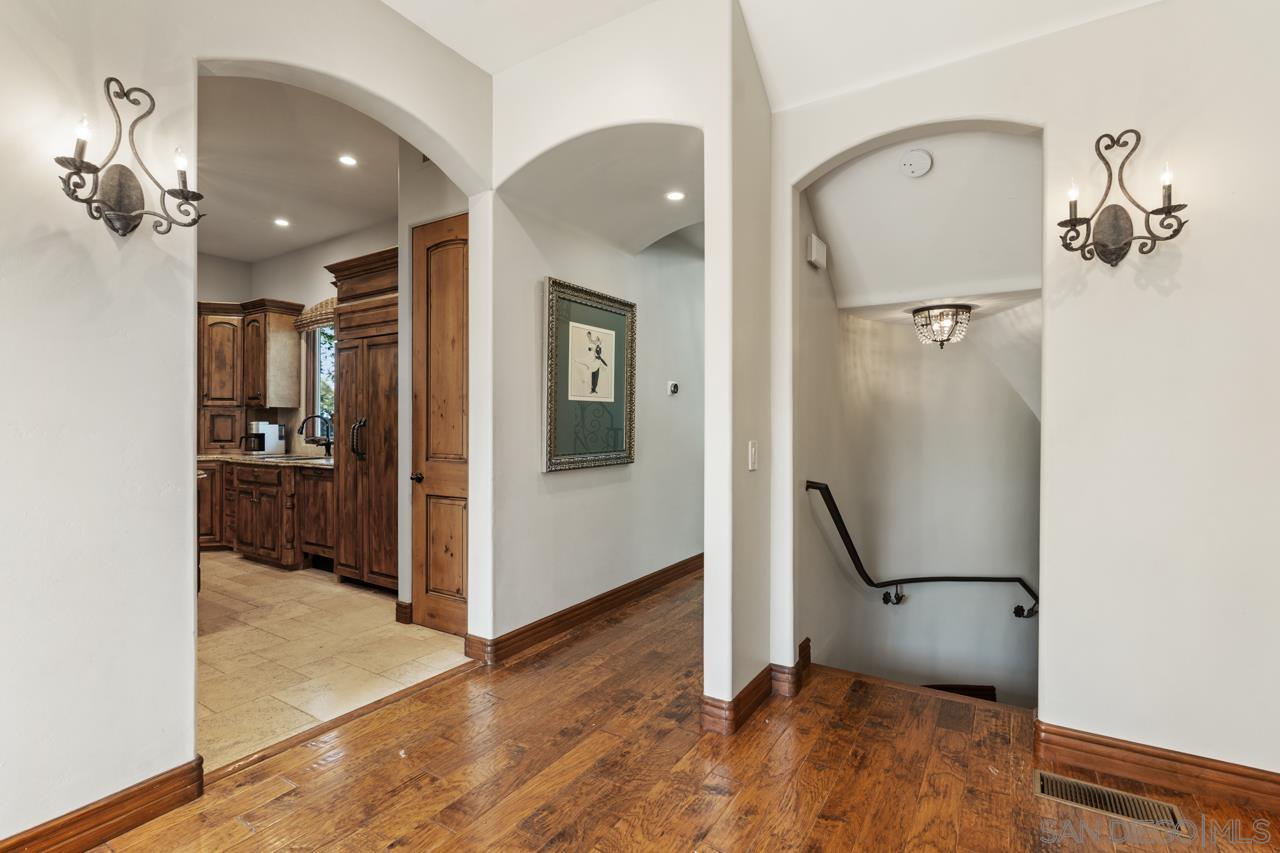 Detail Gallery Image 17 of 75 For 7964  Prospect Place, La Jolla,  CA 92037 - 5 Beds | 3/1 Baths