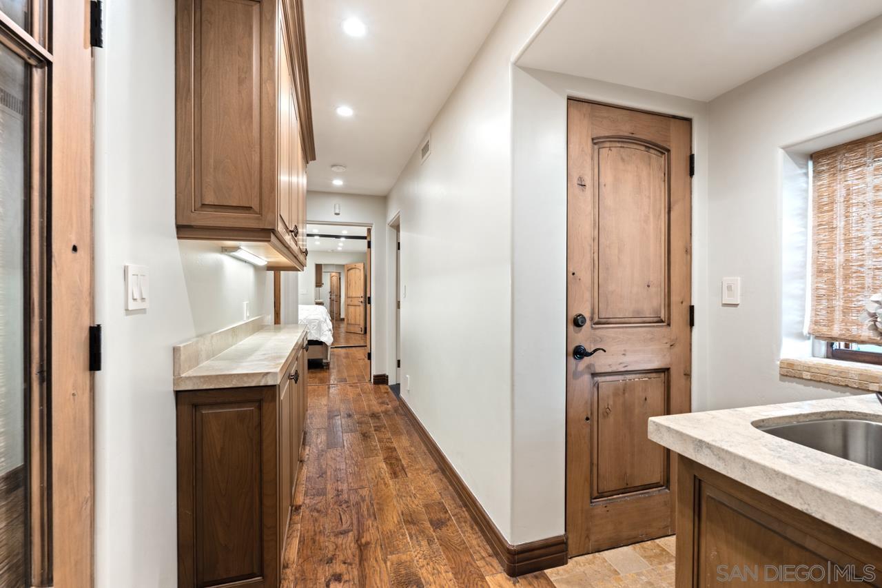 Detail Gallery Image 35 of 75 For 7964  Prospect Place, La Jolla,  CA 92037 - 5 Beds | 3/1 Baths