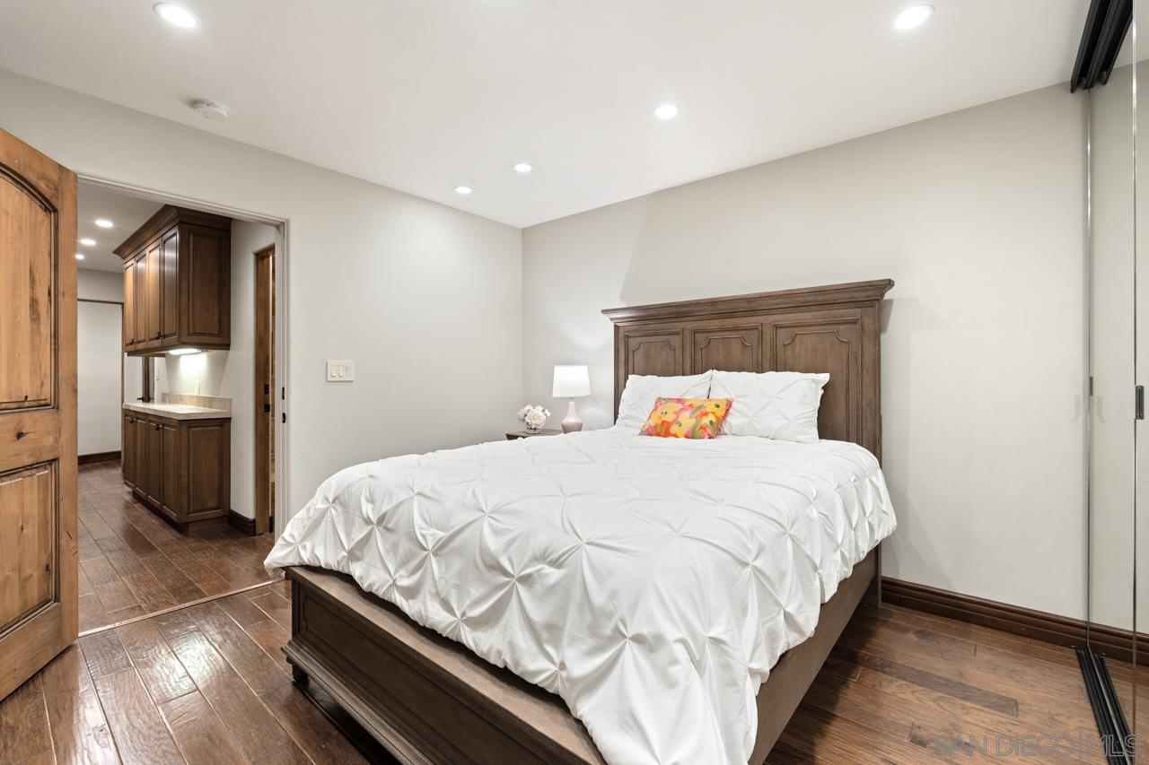 Detail Gallery Image 40 of 75 For 7964  Prospect Place, La Jolla,  CA 92037 - 5 Beds | 3/1 Baths