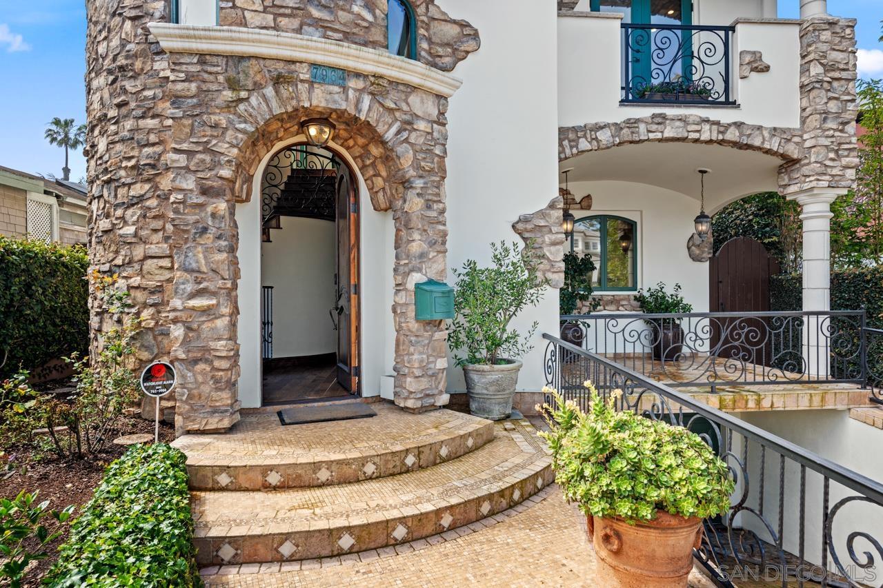 Detail Gallery Image 5 of 75 For 7964  Prospect Place, La Jolla,  CA 92037 - 5 Beds | 3/1 Baths