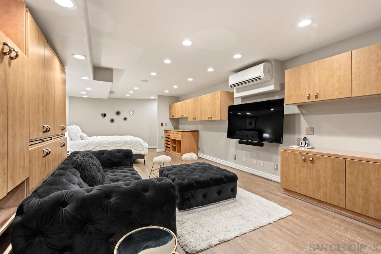 Detail Gallery Image 41 of 75 For 7964  Prospect Place, La Jolla,  CA 92037 - 5 Beds | 3/1 Baths