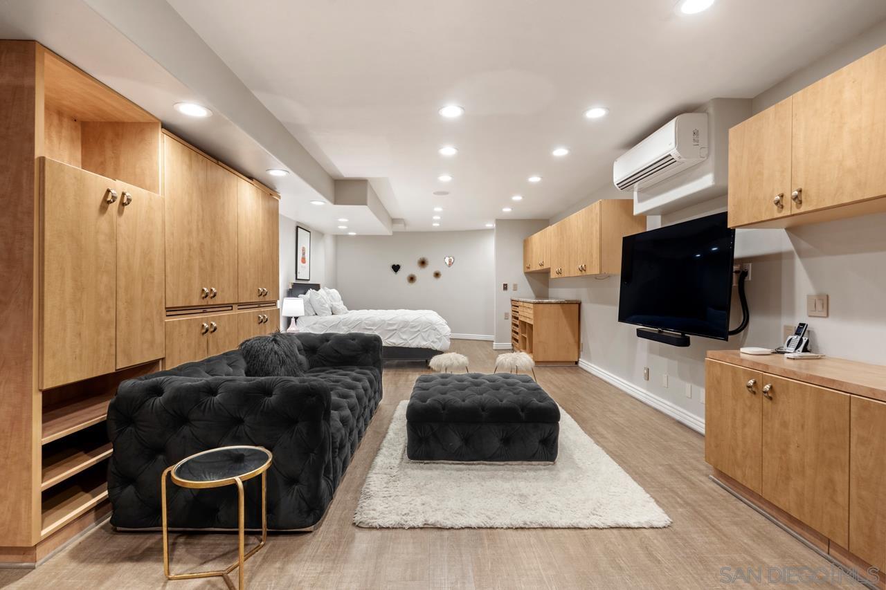 Detail Gallery Image 42 of 75 For 7964  Prospect Place, La Jolla,  CA 92037 - 5 Beds | 3/1 Baths