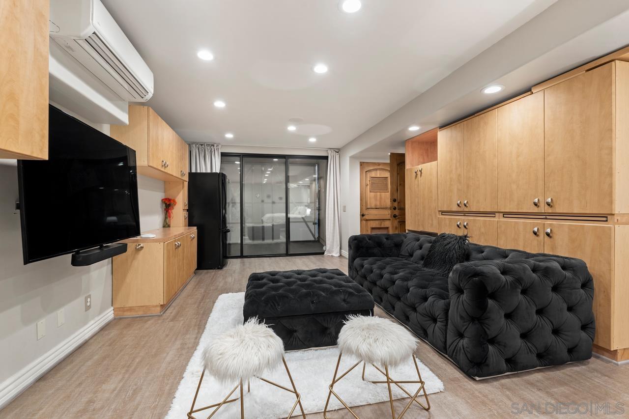 Detail Gallery Image 43 of 75 For 7964  Prospect Place, La Jolla,  CA 92037 - 5 Beds | 3/1 Baths