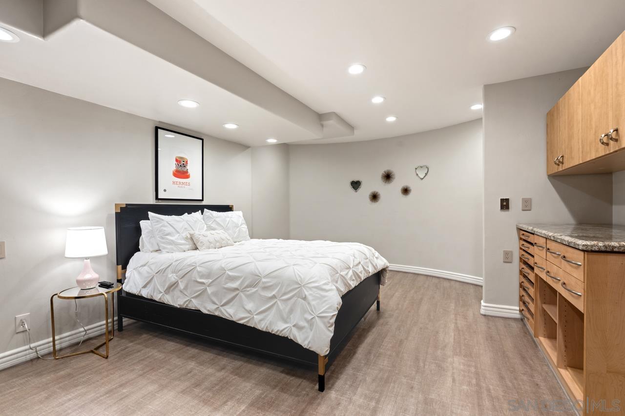 Detail Gallery Image 45 of 75 For 7964  Prospect Place, La Jolla,  CA 92037 - 5 Beds | 3/1 Baths