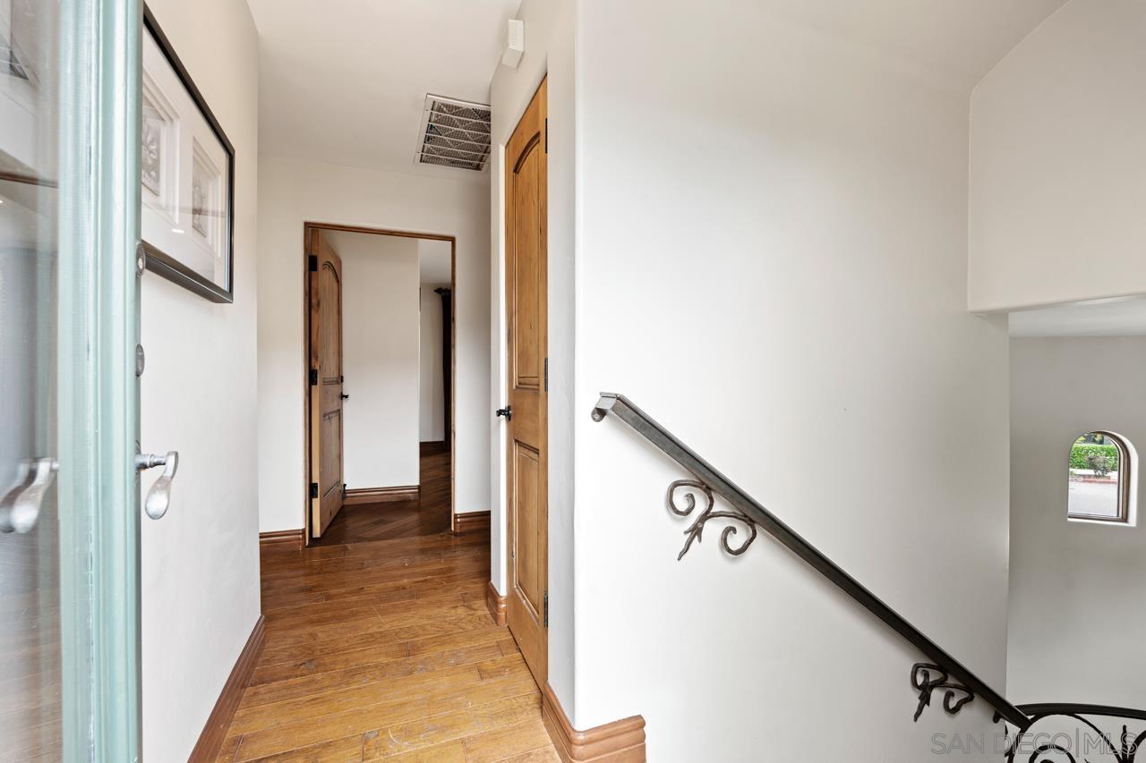 Detail Gallery Image 48 of 75 For 7964  Prospect Place, La Jolla,  CA 92037 - 5 Beds | 3/1 Baths