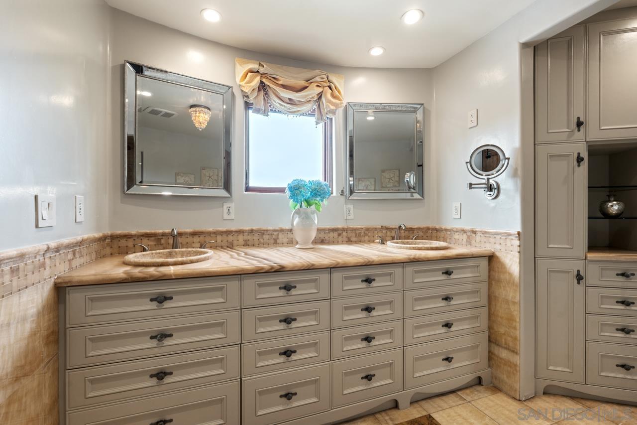 Detail Gallery Image 56 of 75 For 7964  Prospect Place, La Jolla,  CA 92037 - 5 Beds | 3/1 Baths