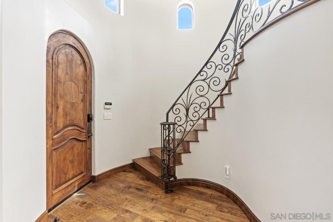 Detail Gallery Image 7 of 75 For 7964  Prospect Place, La Jolla,  CA 92037 - 5 Beds | 3/1 Baths