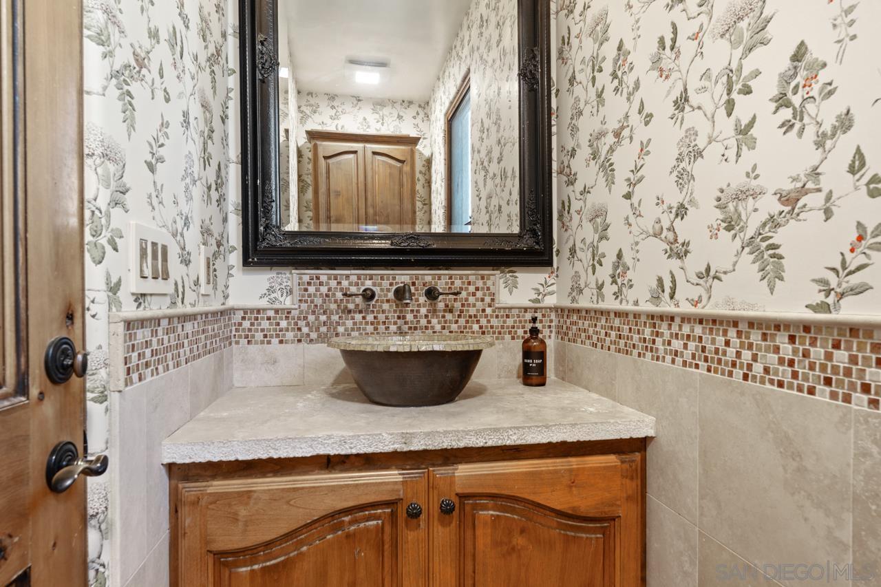 Detail Gallery Image 9 of 75 For 7964  Prospect Place, La Jolla,  CA 92037 - 5 Beds | 3/1 Baths