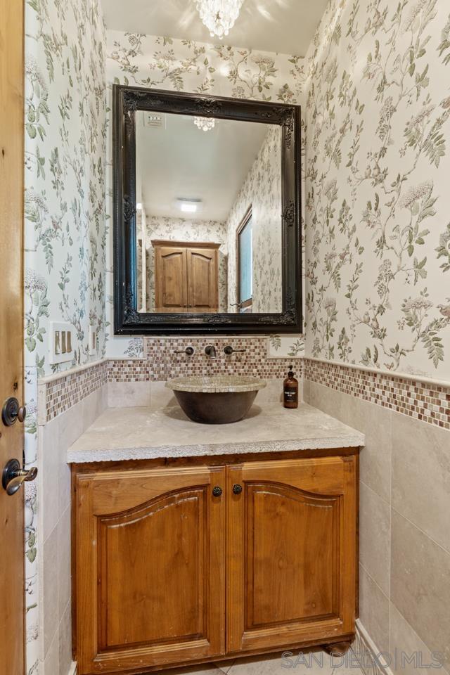 Detail Gallery Image 10 of 75 For 7964  Prospect Place, La Jolla,  CA 92037 - 5 Beds | 3/1 Baths