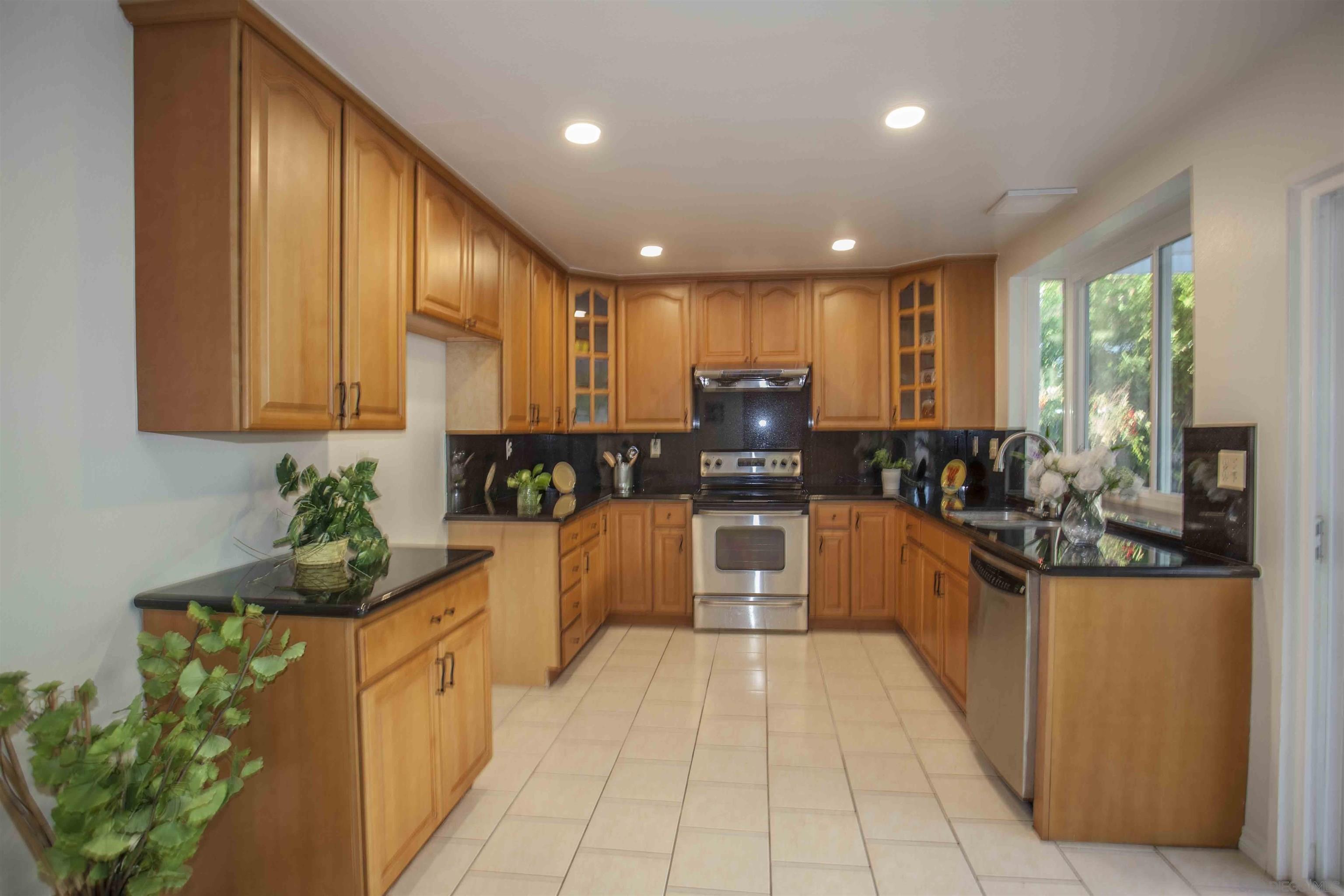 Detail Gallery Image 7 of 56 For 13449  Appalachian, San Diego,  CA 92129 - 5 Beds | 2/1 Baths