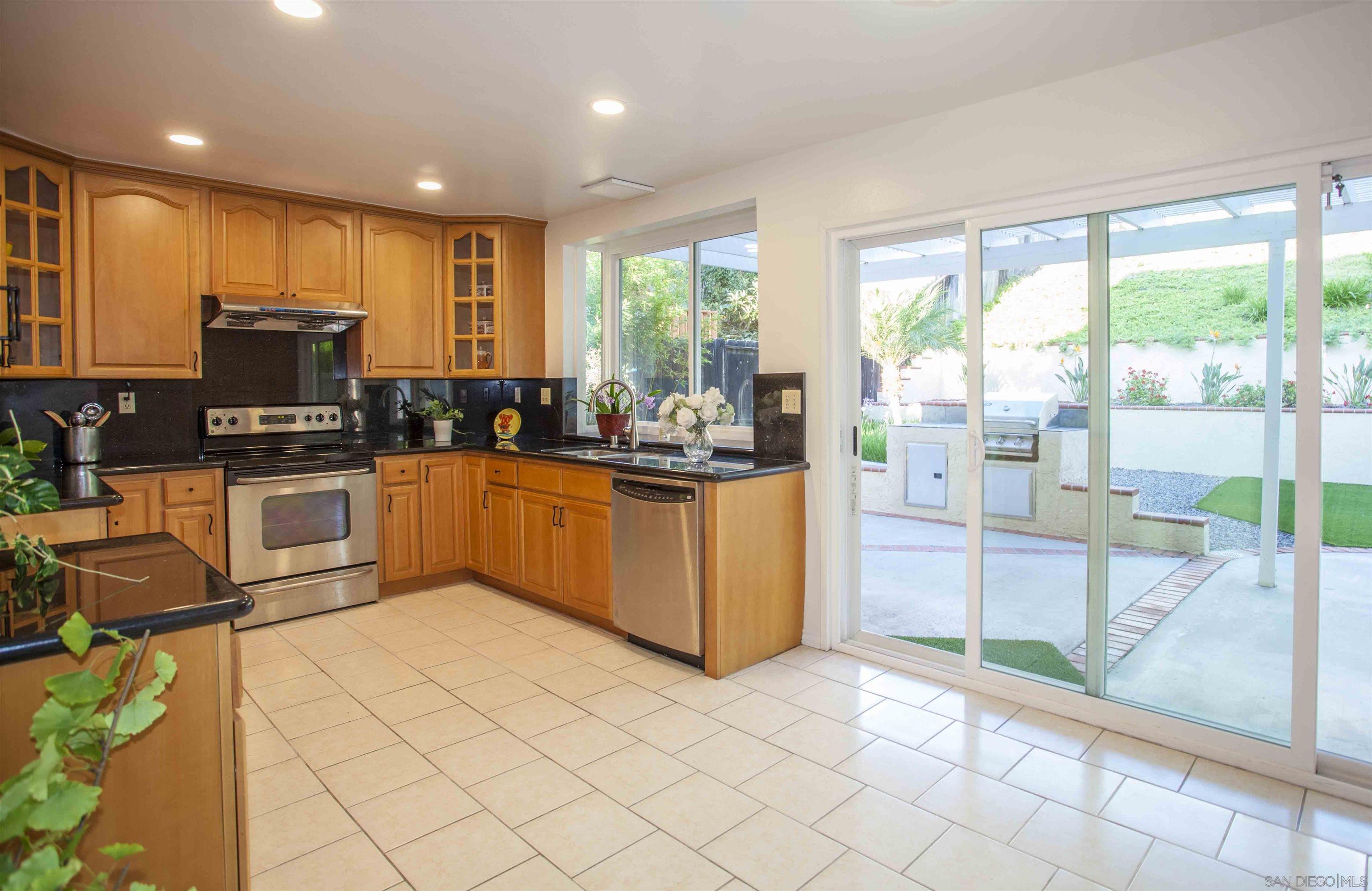 Detail Gallery Image 8 of 56 For 13449  Appalachian, San Diego,  CA 92129 - 5 Beds | 2/1 Baths