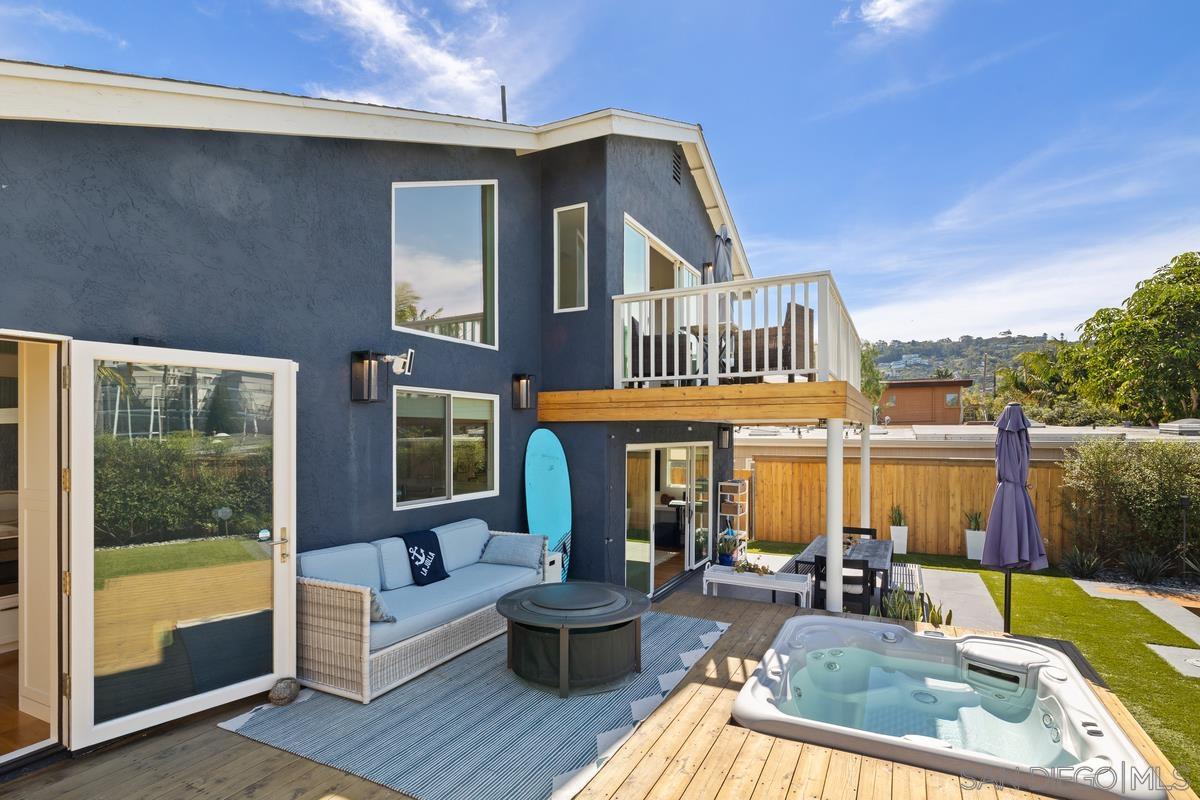 Detail Gallery Image 11 of 46 For 8238  Paseo Del Ocaso, La Jolla,  CA 92037 - 4 Beds | 3 Baths