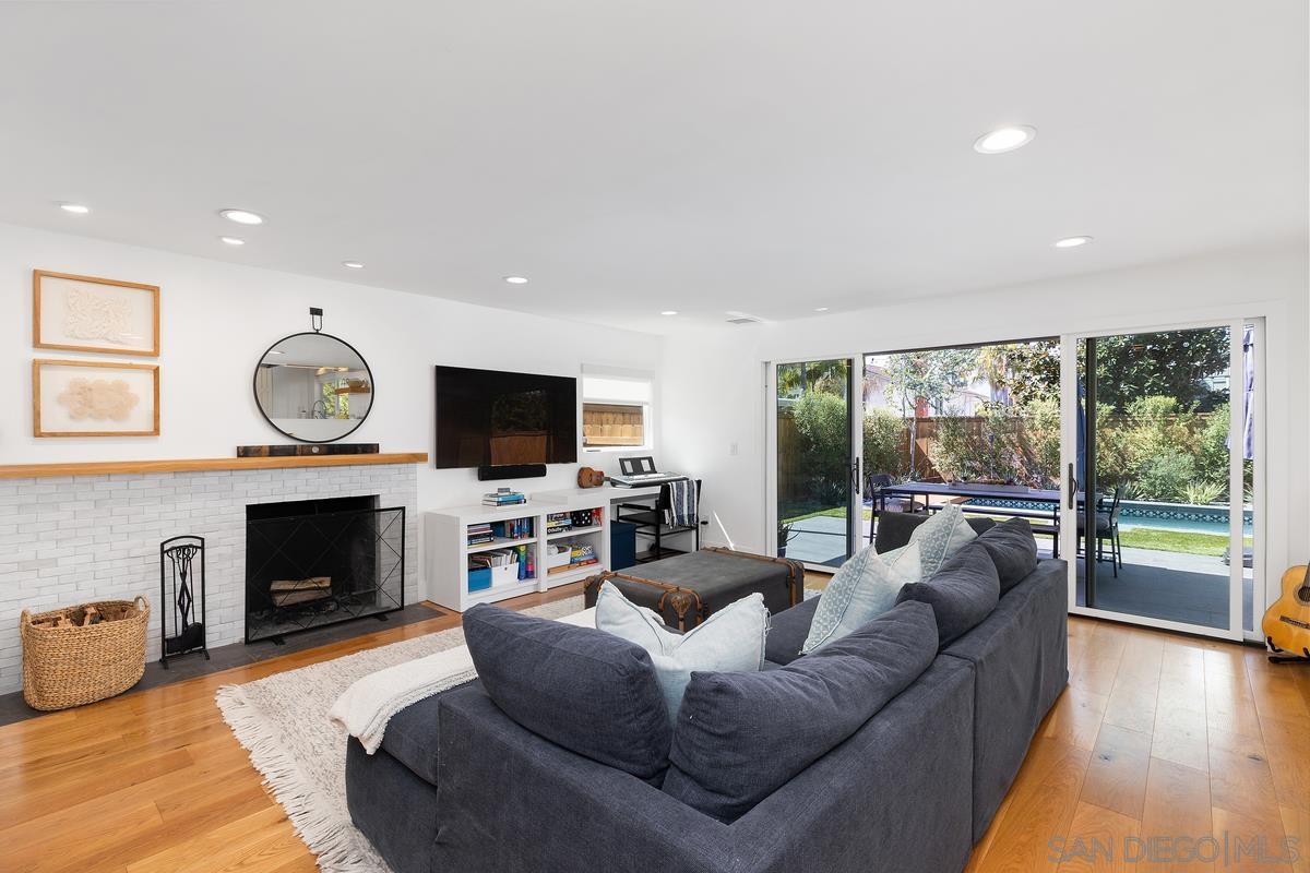 Detail Gallery Image 12 of 46 For 8238  Paseo Del Ocaso, La Jolla,  CA 92037 - 4 Beds | 3 Baths