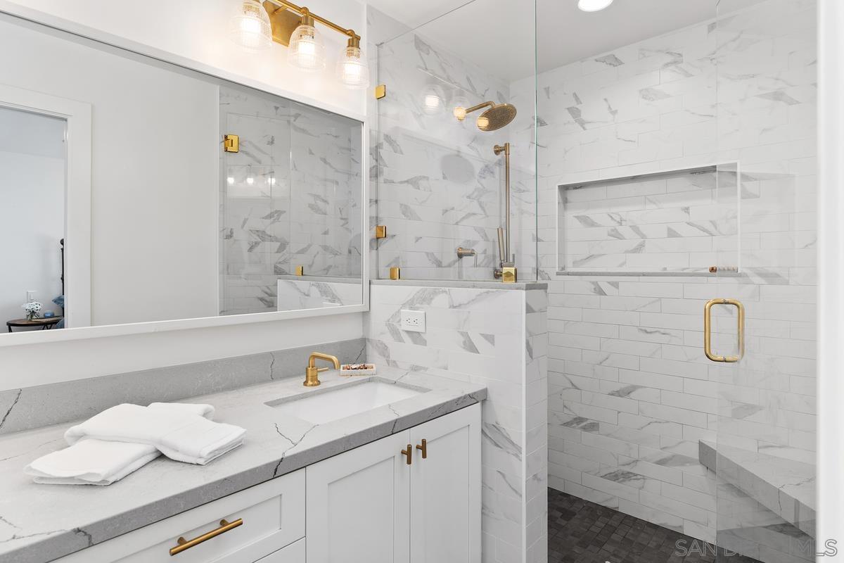 Detail Gallery Image 18 of 46 For 8238  Paseo Del Ocaso, La Jolla,  CA 92037 - 4 Beds | 3 Baths