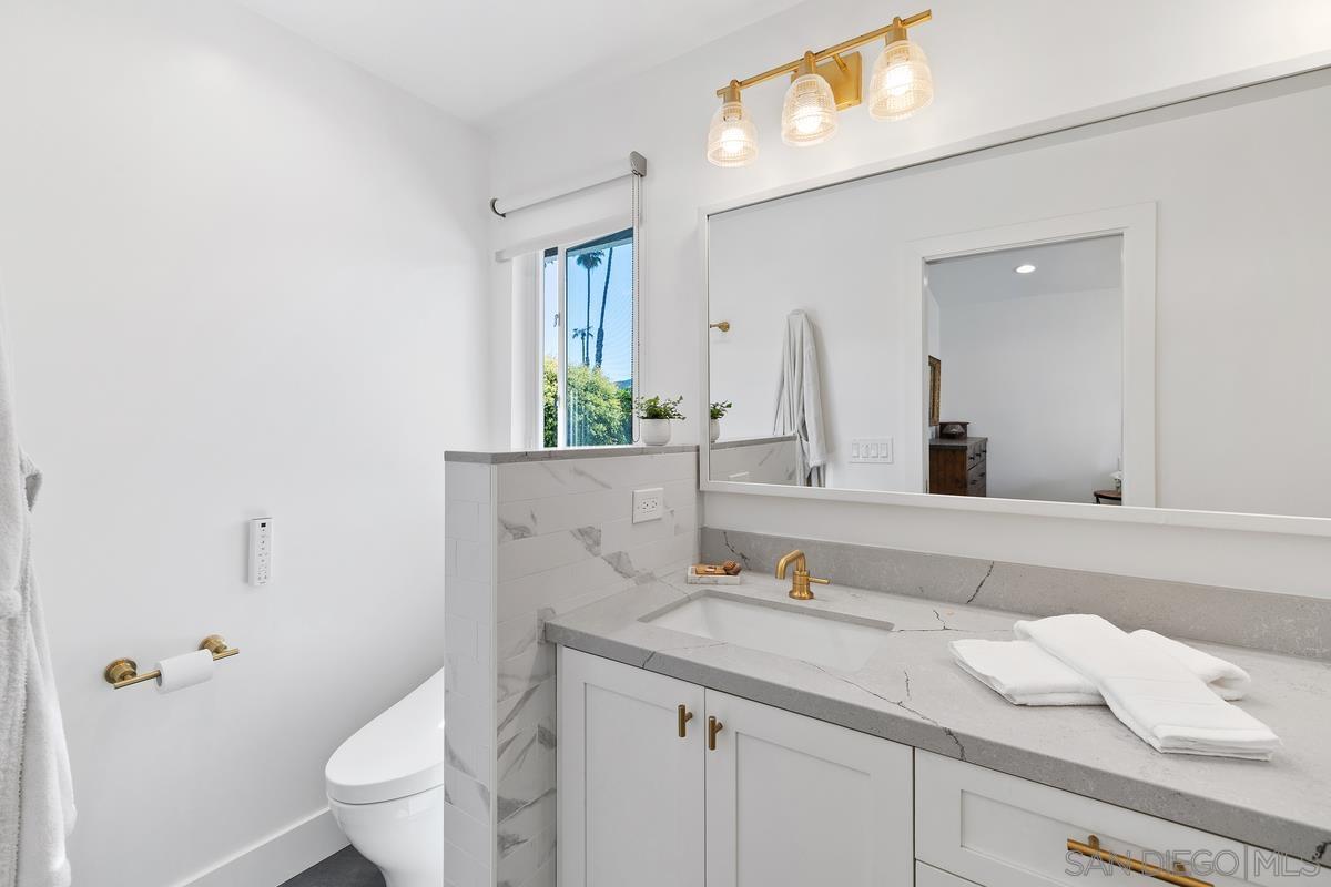 Detail Gallery Image 19 of 46 For 8238  Paseo Del Ocaso, La Jolla,  CA 92037 - 4 Beds | 3 Baths