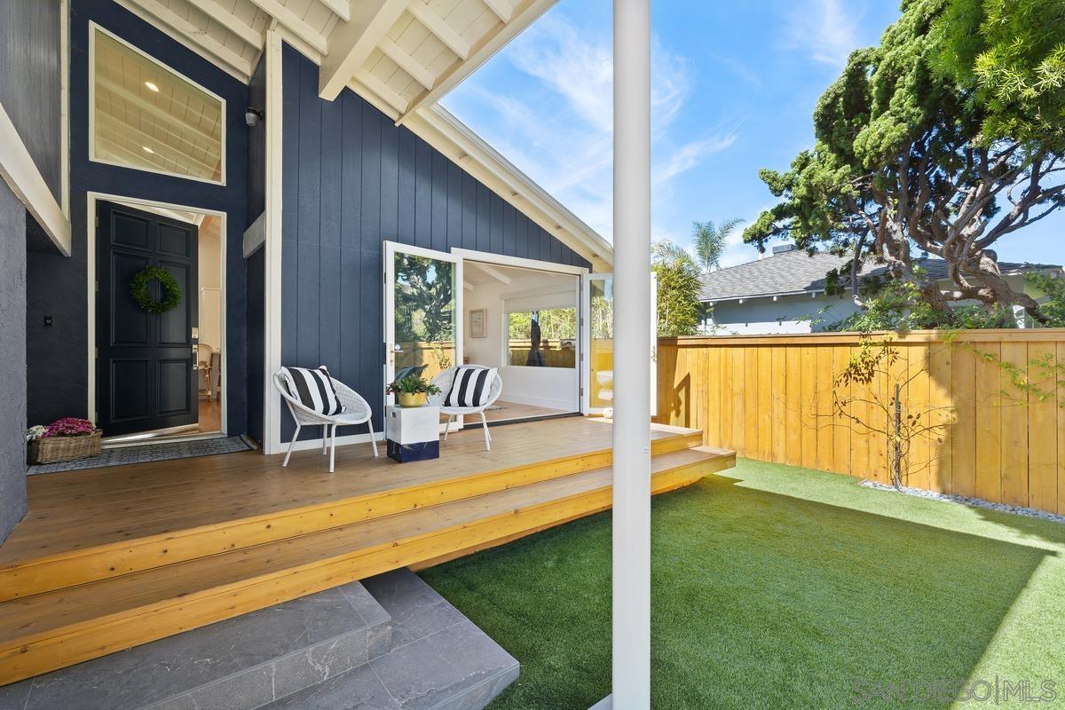 Detail Gallery Image 3 of 46 For 8238  Paseo Del Ocaso, La Jolla,  CA 92037 - 4 Beds | 3 Baths