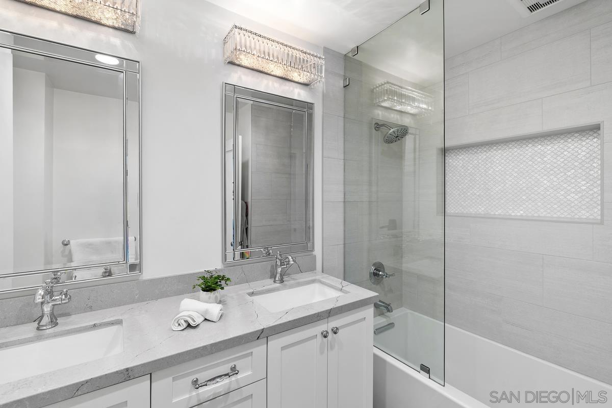 Detail Gallery Image 22 of 46 For 8238  Paseo Del Ocaso, La Jolla,  CA 92037 - 4 Beds | 3 Baths