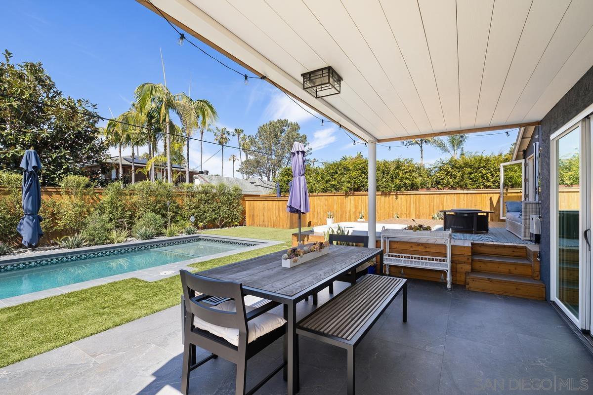 Detail Gallery Image 27 of 46 For 8238  Paseo Del Ocaso, La Jolla,  CA 92037 - 4 Beds | 3 Baths