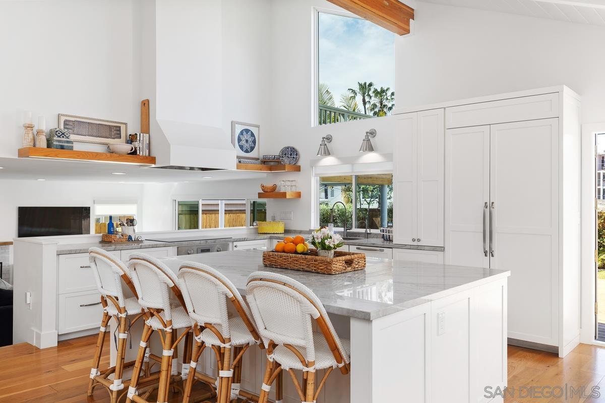 Detail Gallery Image 8 of 46 For 8238  Paseo Del Ocaso, La Jolla,  CA 92037 - 4 Beds | 3 Baths