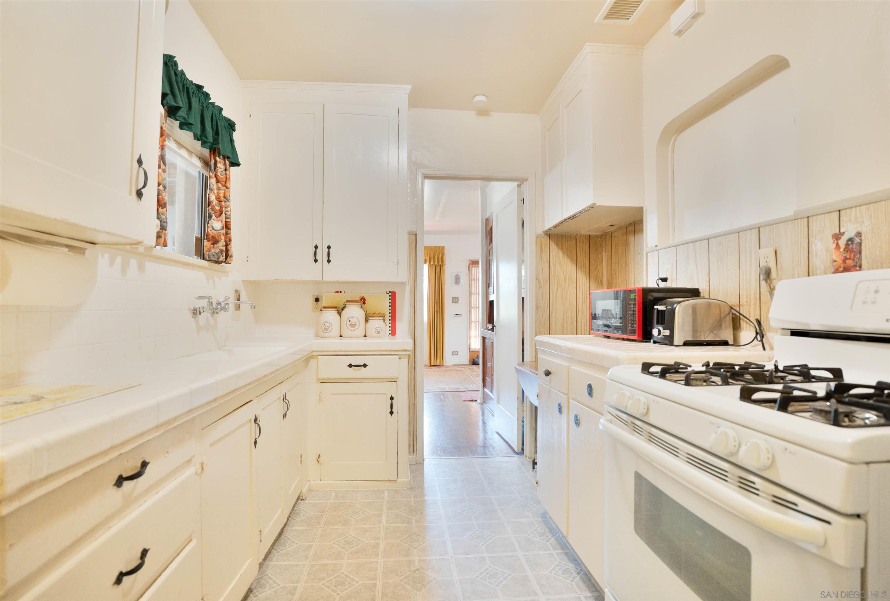 Detail Gallery Image 6 of 20 For 3504  31st, San Diego,  CA 92104 - 3 Beds | 1 Baths