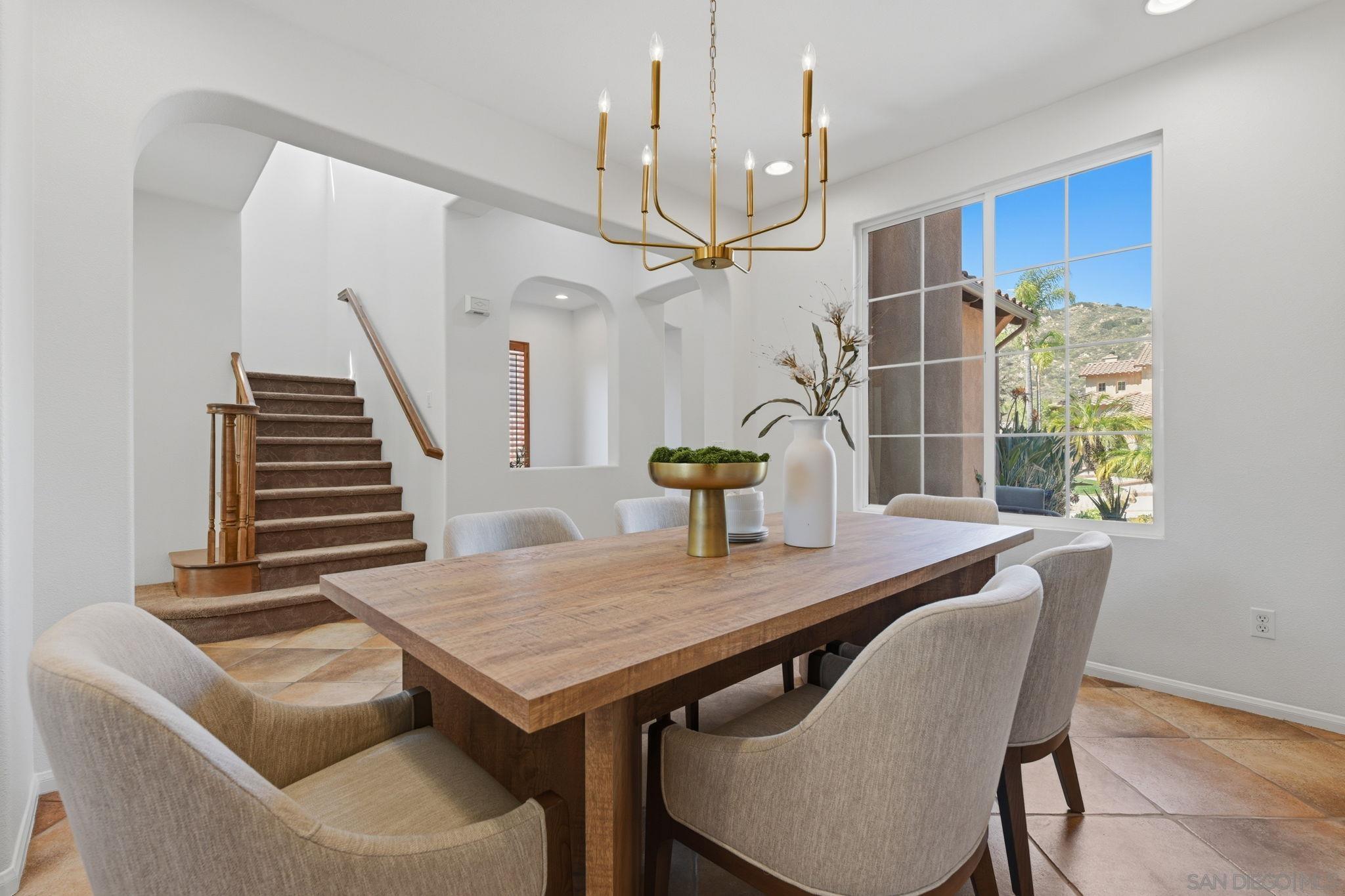 Detail Gallery Image 11 of 52 For 3394  Holly Oak Ln, Escondido,  CA 92027 - 5 Beds | 3 Baths