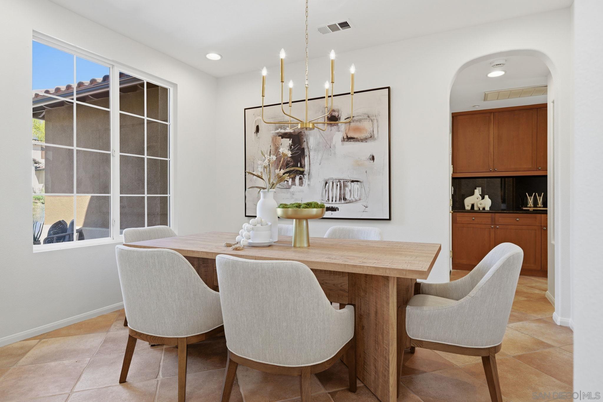 Detail Gallery Image 12 of 52 For 3394  Holly Oak Ln, Escondido,  CA 92027 - 5 Beds | 3 Baths