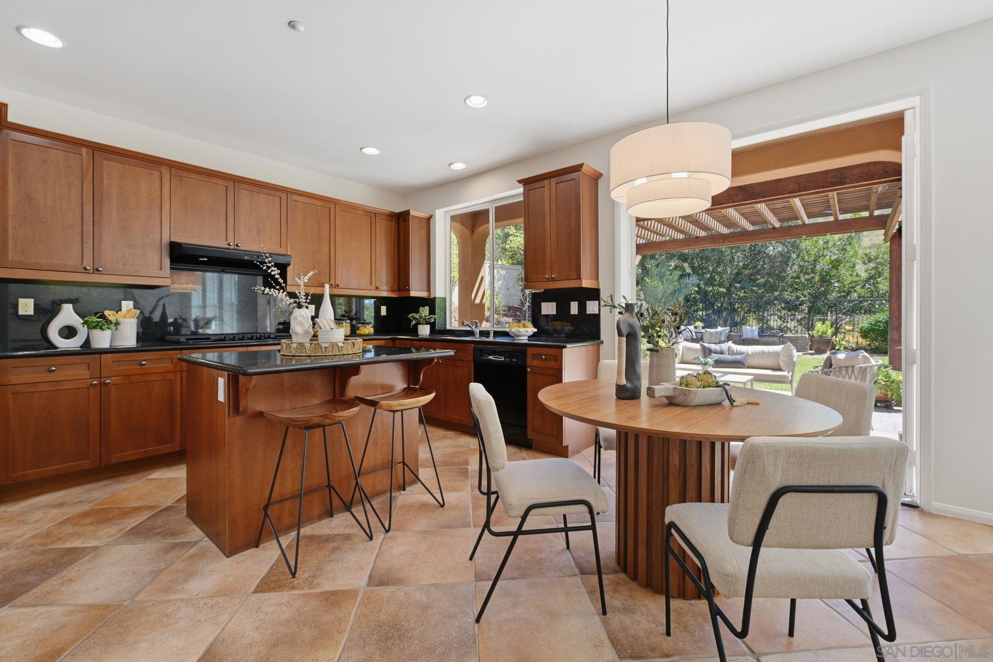 Detail Gallery Image 14 of 52 For 3394  Holly Oak Ln, Escondido,  CA 92027 - 5 Beds | 3 Baths