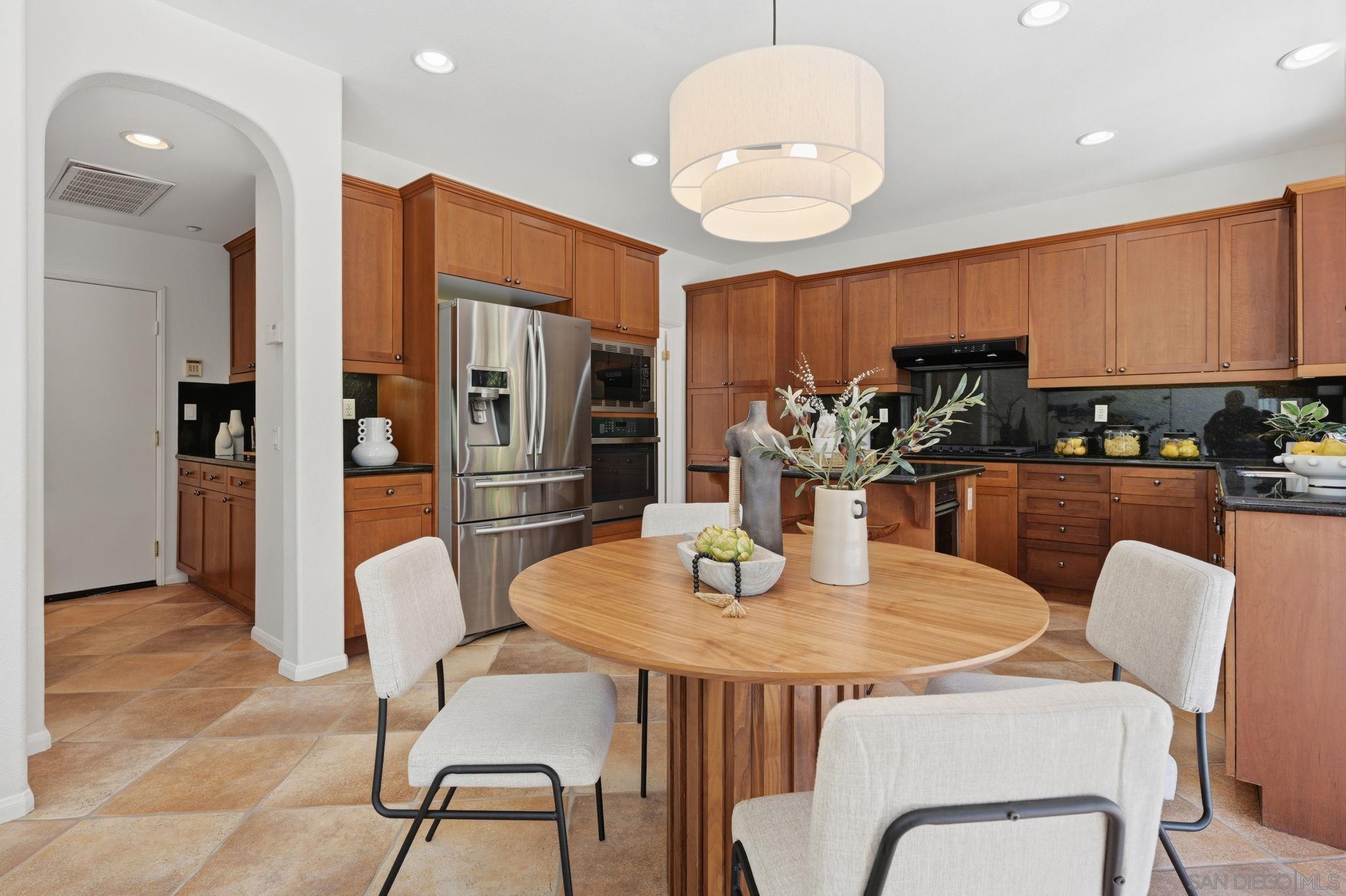 Detail Gallery Image 15 of 52 For 3394  Holly Oak Ln, Escondido,  CA 92027 - 5 Beds | 3 Baths