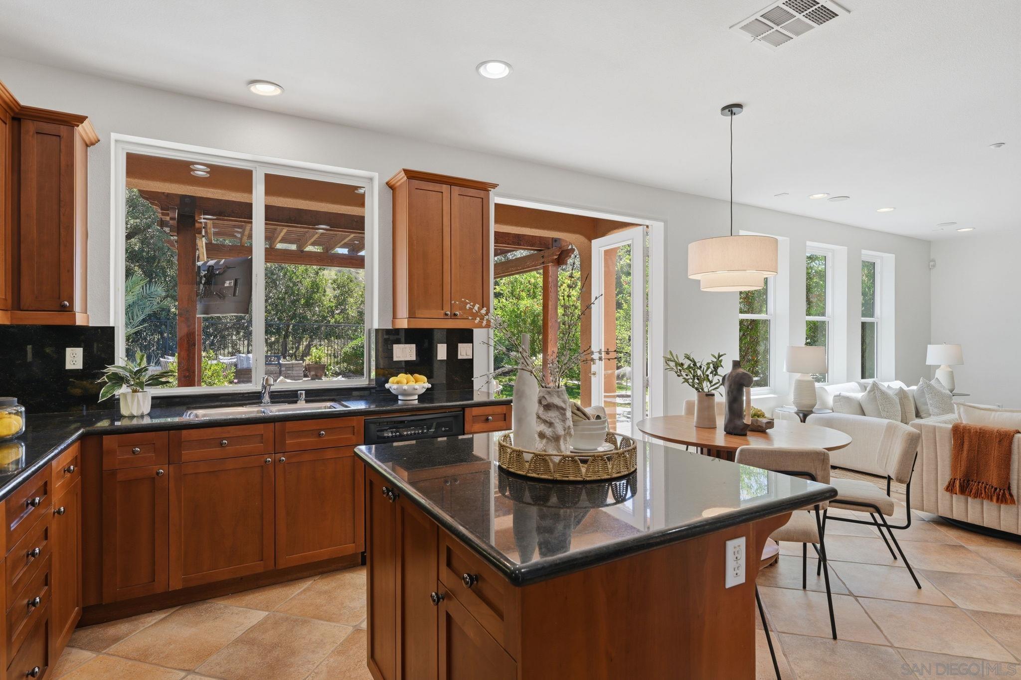 Detail Gallery Image 17 of 52 For 3394  Holly Oak Ln, Escondido,  CA 92027 - 5 Beds | 3 Baths