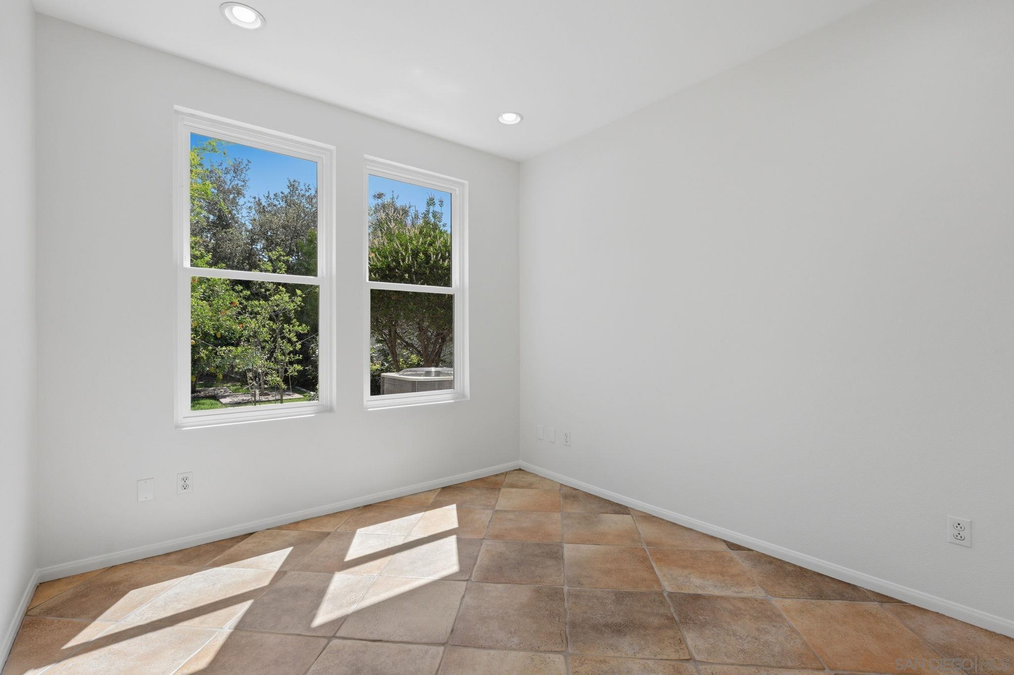 Detail Gallery Image 25 of 52 For 3394  Holly Oak Ln, Escondido,  CA 92027 - 5 Beds | 3 Baths