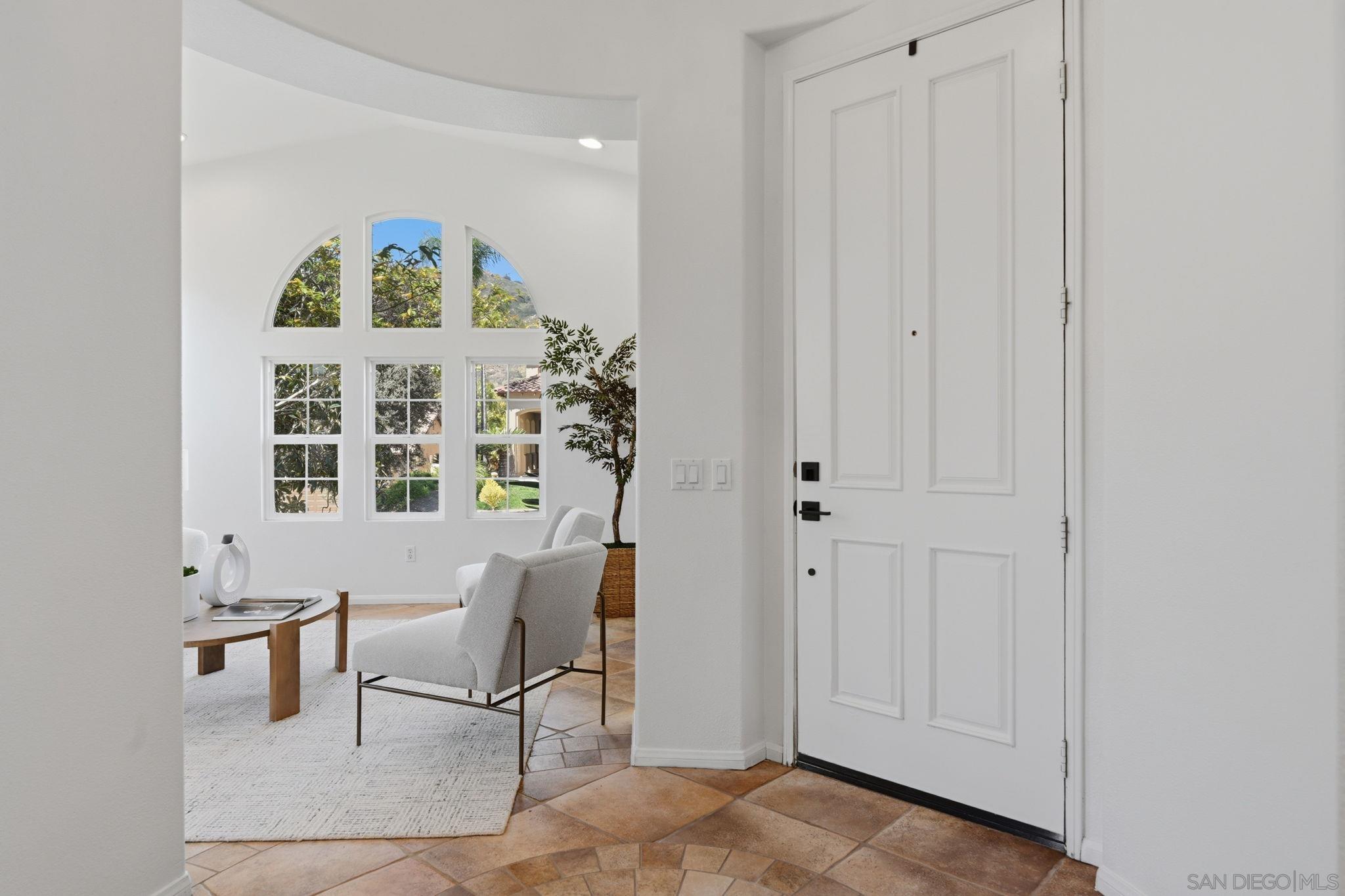 Detail Gallery Image 4 of 52 For 3394  Holly Oak Ln, Escondido,  CA 92027 - 5 Beds | 3 Baths